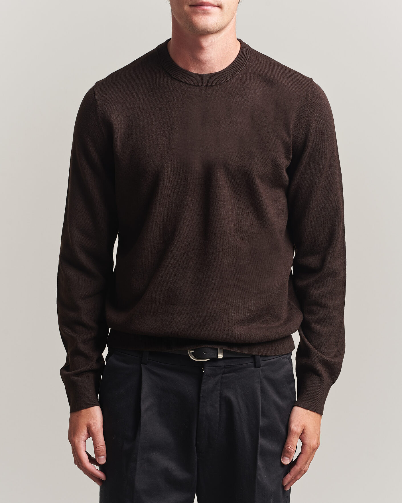 Heren | Truien | Filippa K | Cotton Merino Knitted Sweater Dark Chocolate