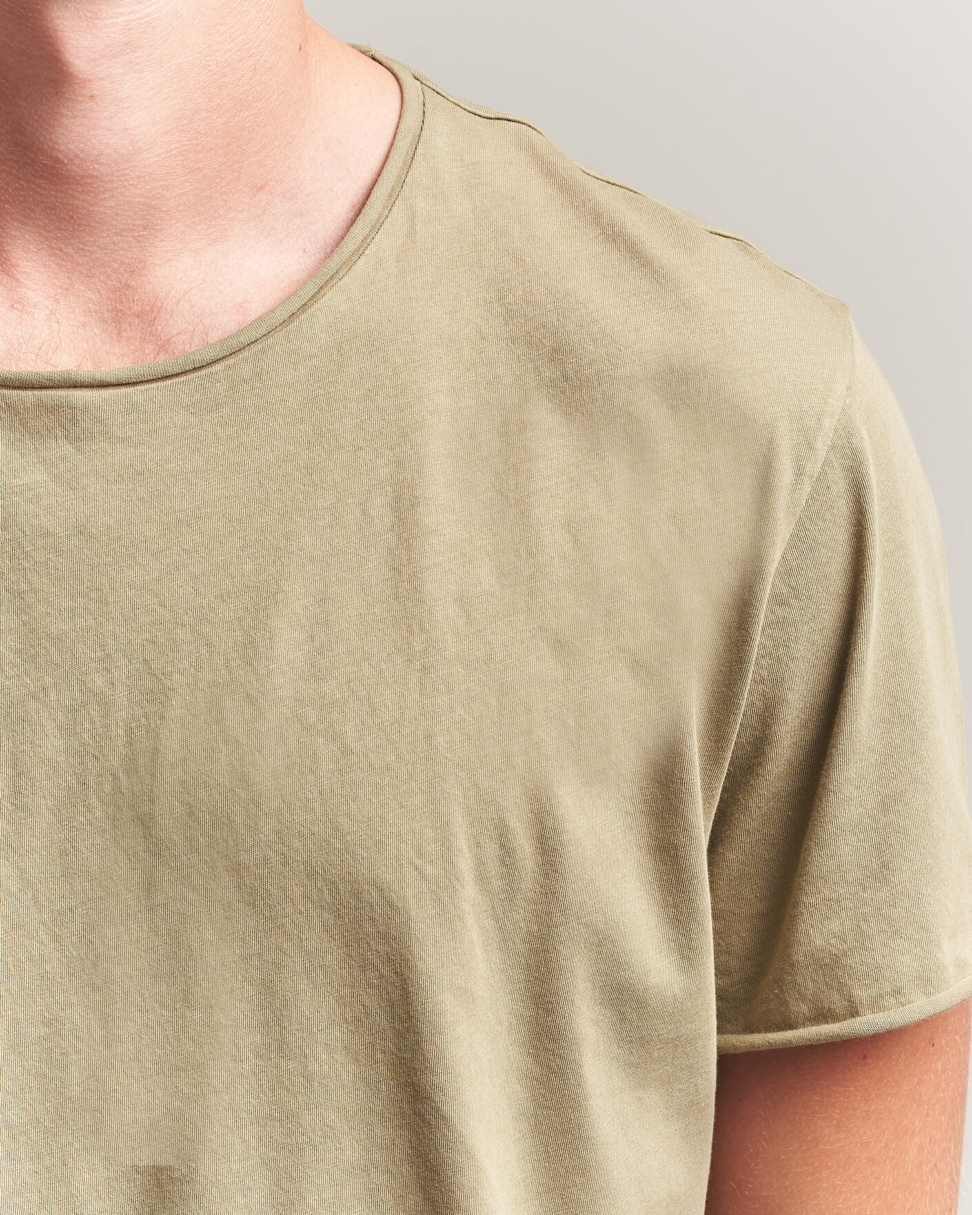Heren | T-shirts | Filippa K | Roll Neck Crew Neck T-Shirt Light Olive Green