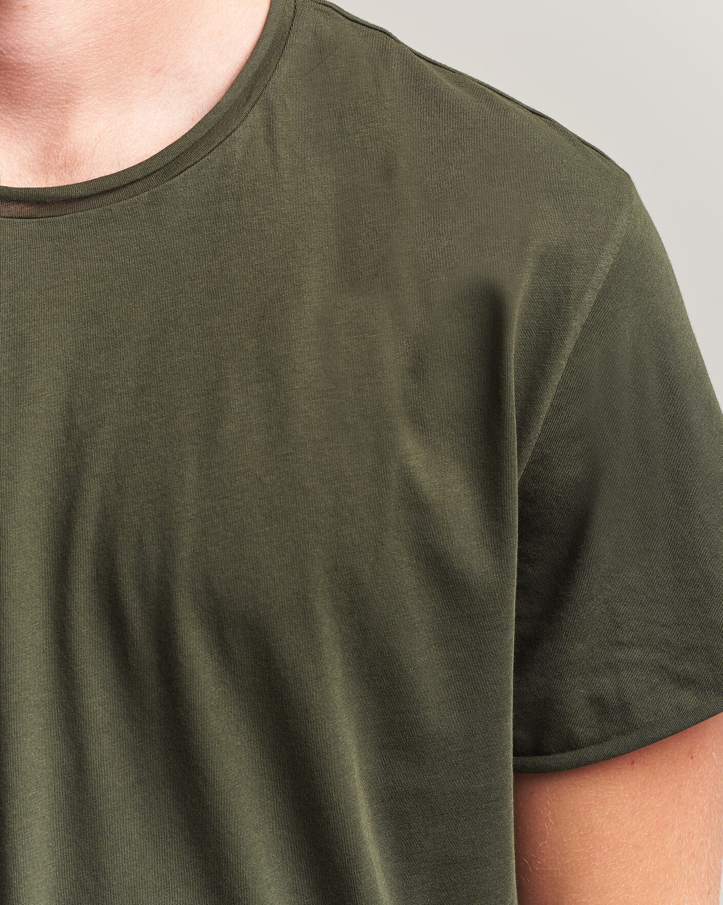 Heren | T-shirts | Filippa K | Roll Neck Crew Neck T-Shirt Night Green