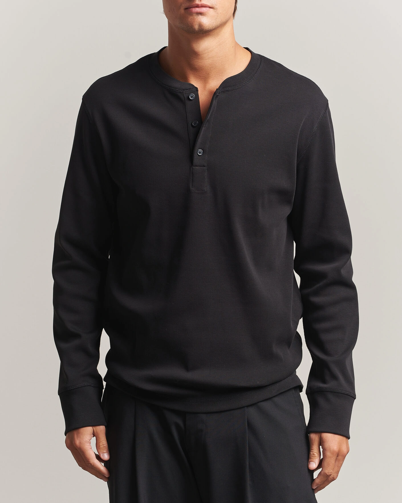 Heren | Truien | Filippa K | Cotton Rib Henley Black