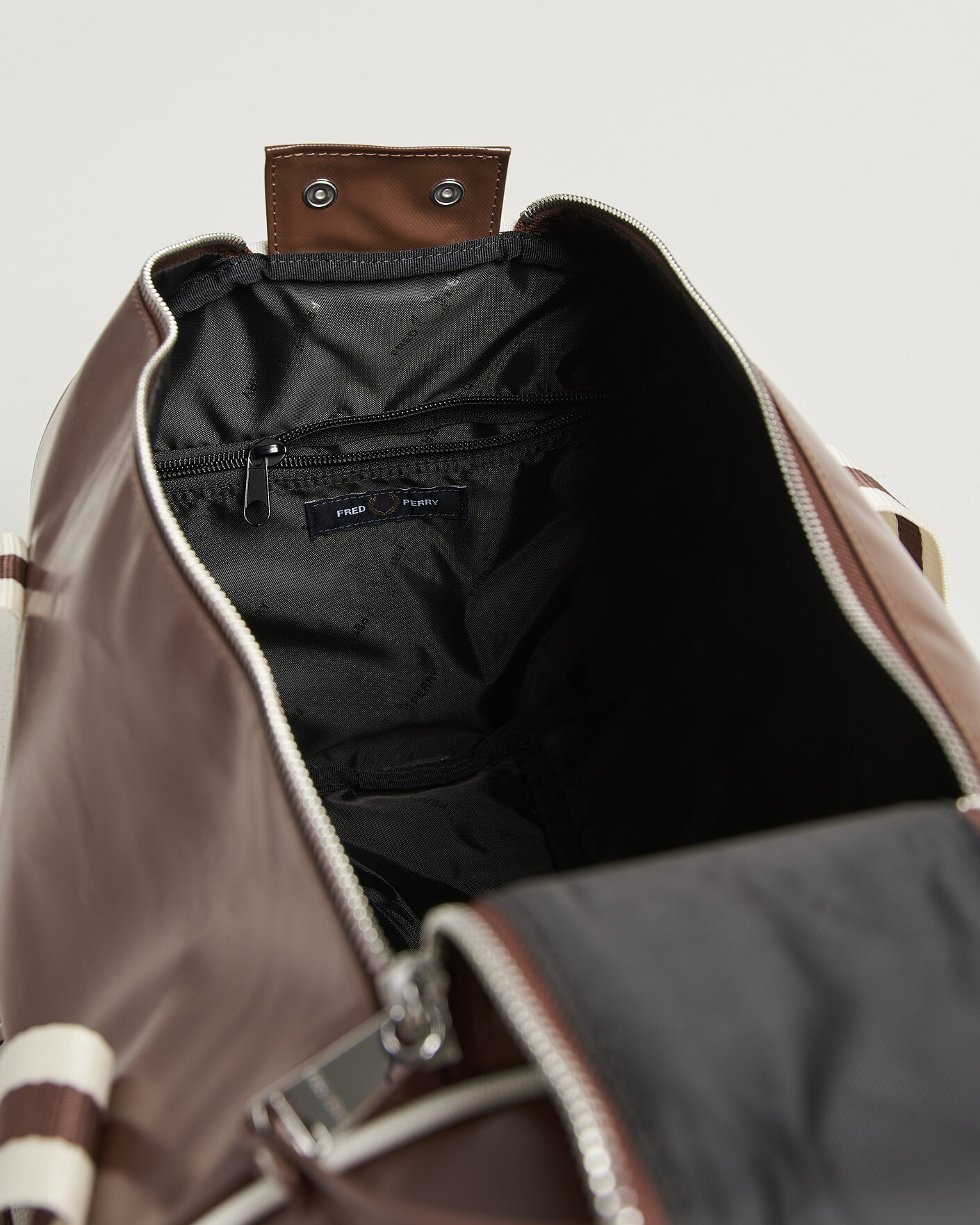 Heren | Tassen | Fred Perry | Classic Barrel Bag Tan