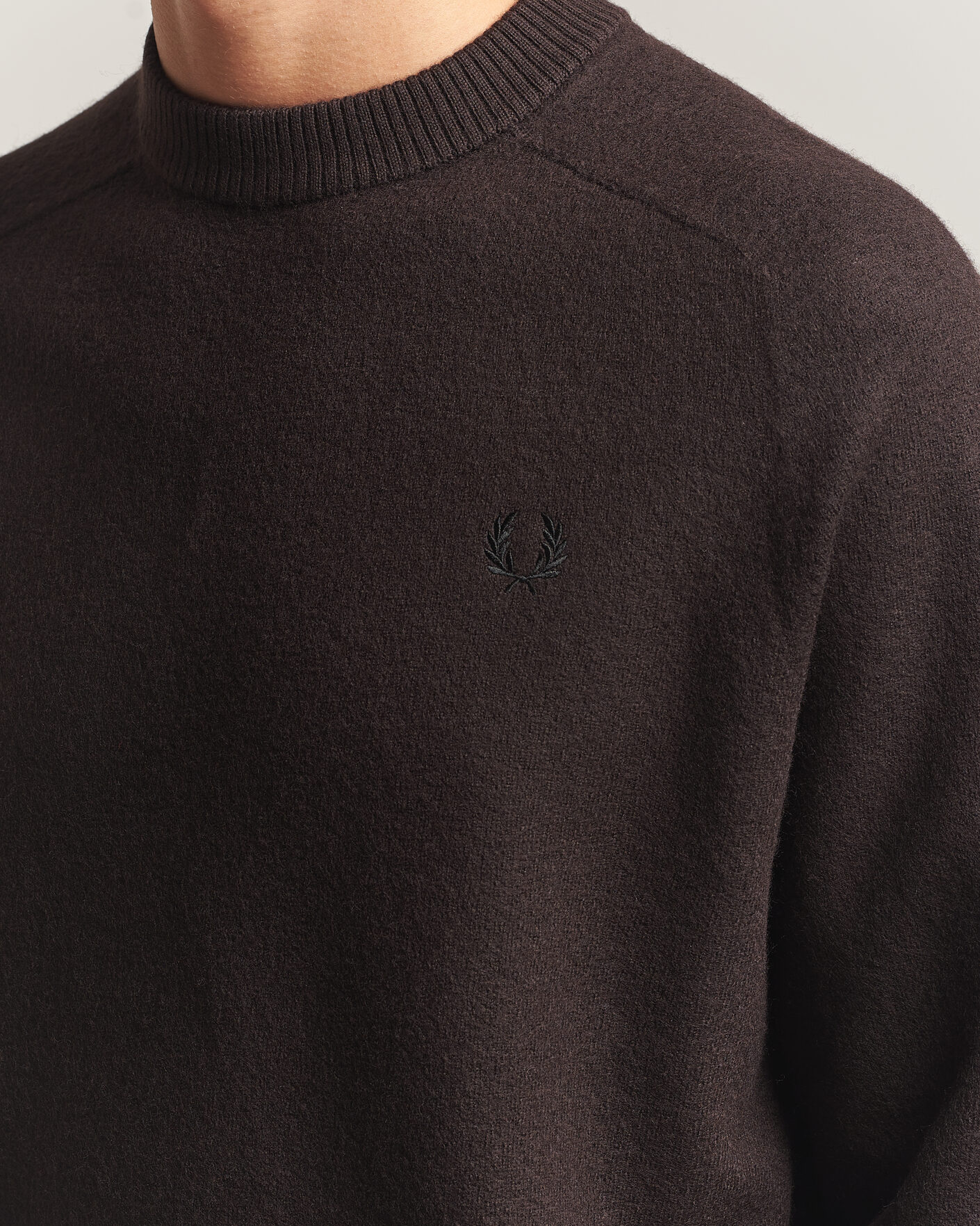 Heren | Truien | Fred Perry | Wool Saddle Sleeve Crew Neck Rich Brown