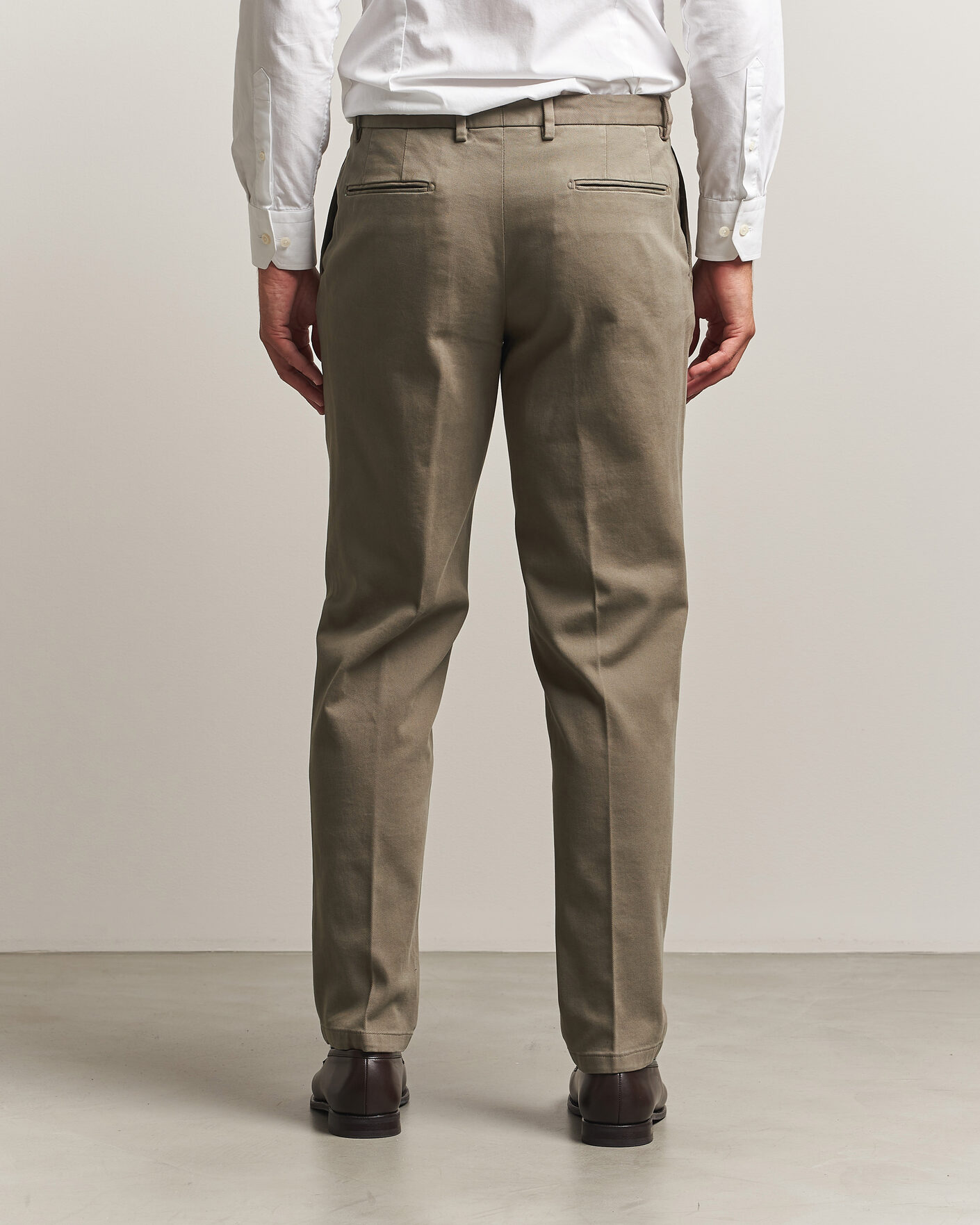 Heren | Broeken | Boglioli | Pleated Cotton Twill Chinos Olive