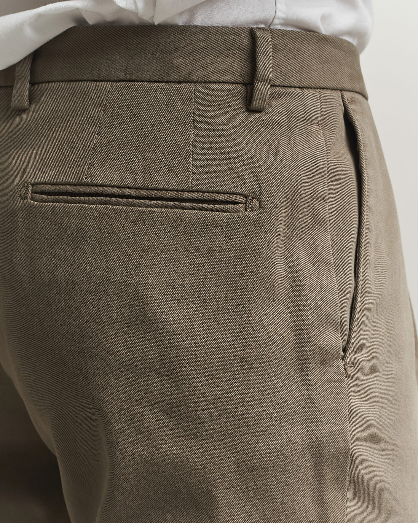 Heren | Broeken | Boglioli | Pleated Cotton Twill Chinos Olive