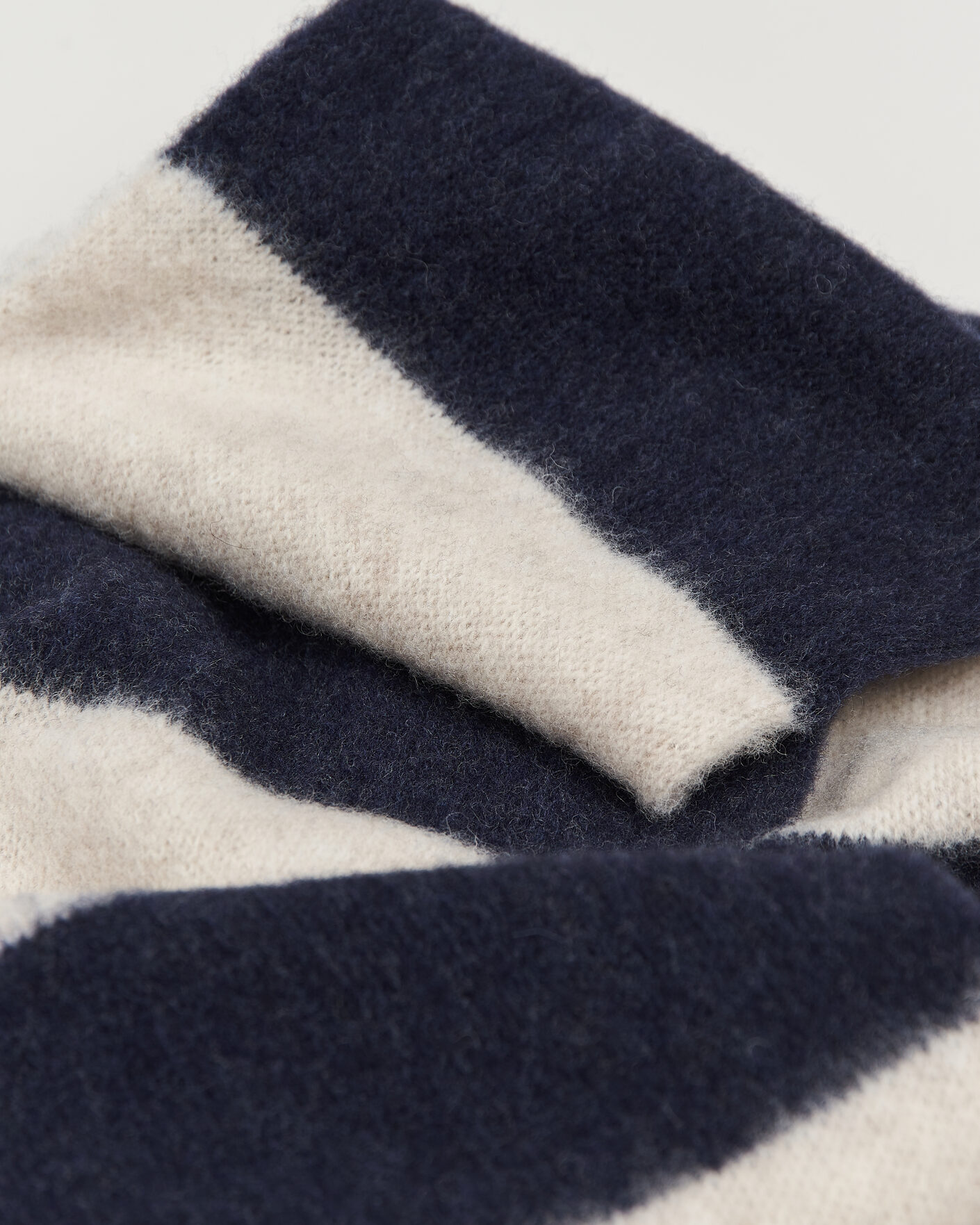 Heren | Sjaals | Robert Mackie | Rona Ribbed Shaggy Lambswool Scarf White/Blue Mix