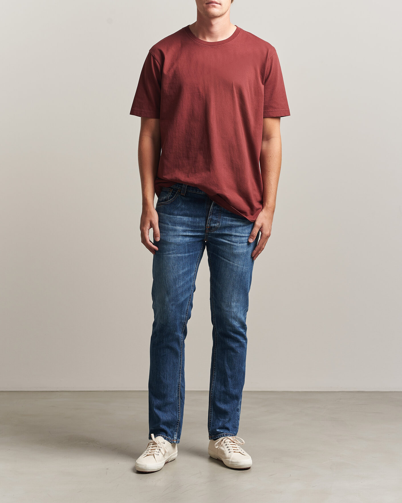 Heren | T-shirts | Nudie Jeans | Uno Everyday Crew Neck T-Shirt Burgundy