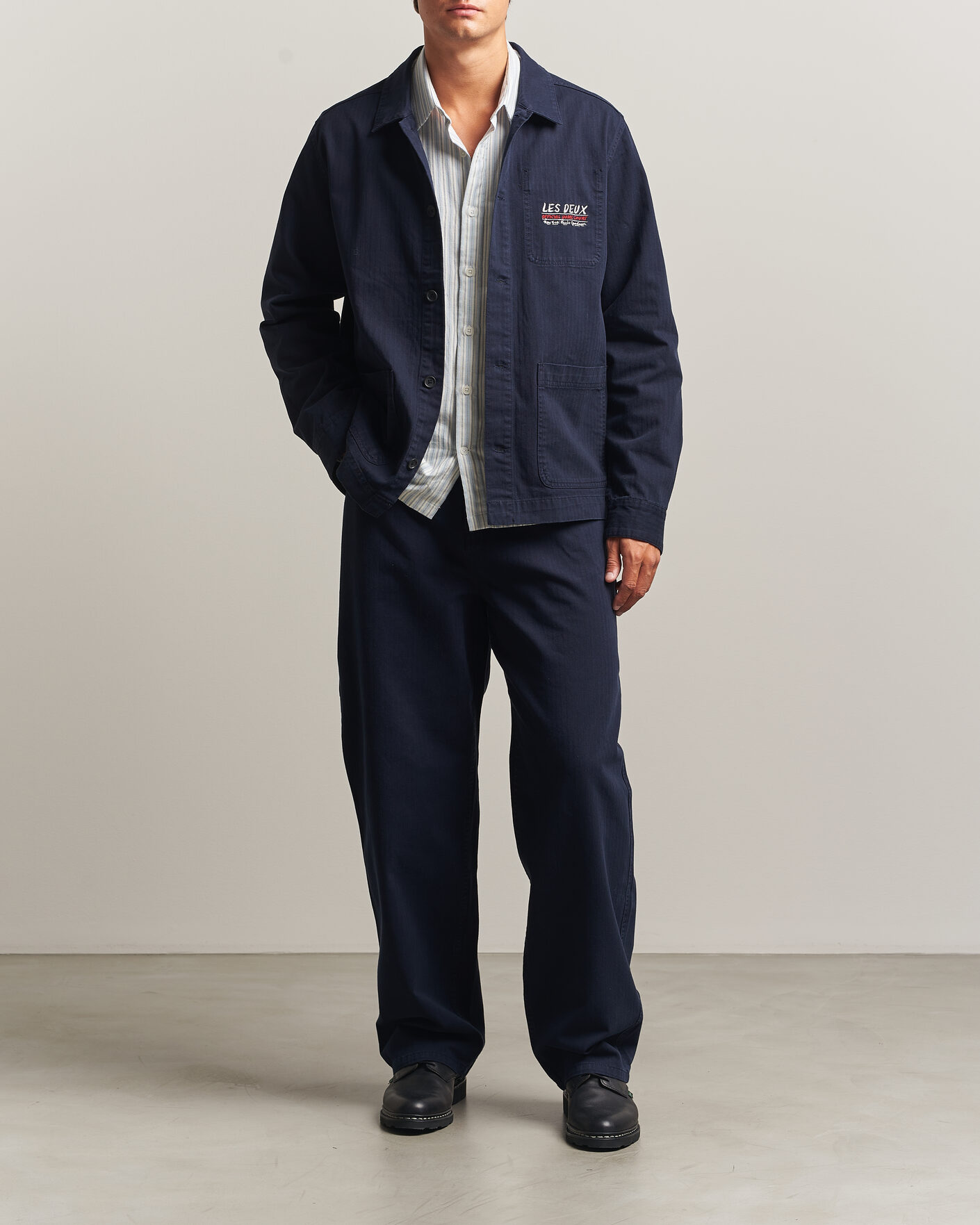 Heren | Broeken | LES DEUX | Roi Carpenter Herringbone Pants Dark Navy