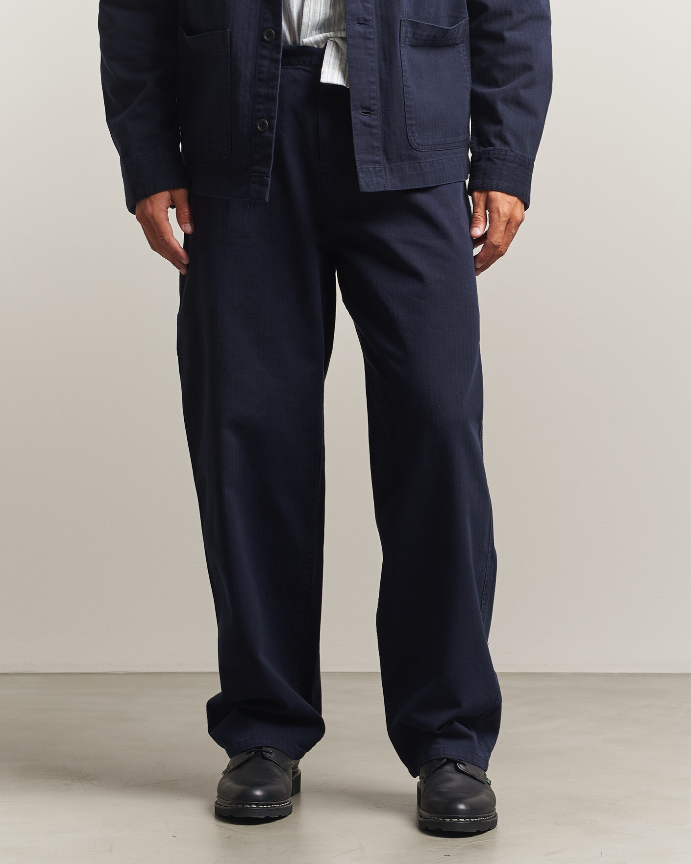 Heren | Broeken | LES DEUX | Roi Carpenter Herringbone Pants Dark Navy