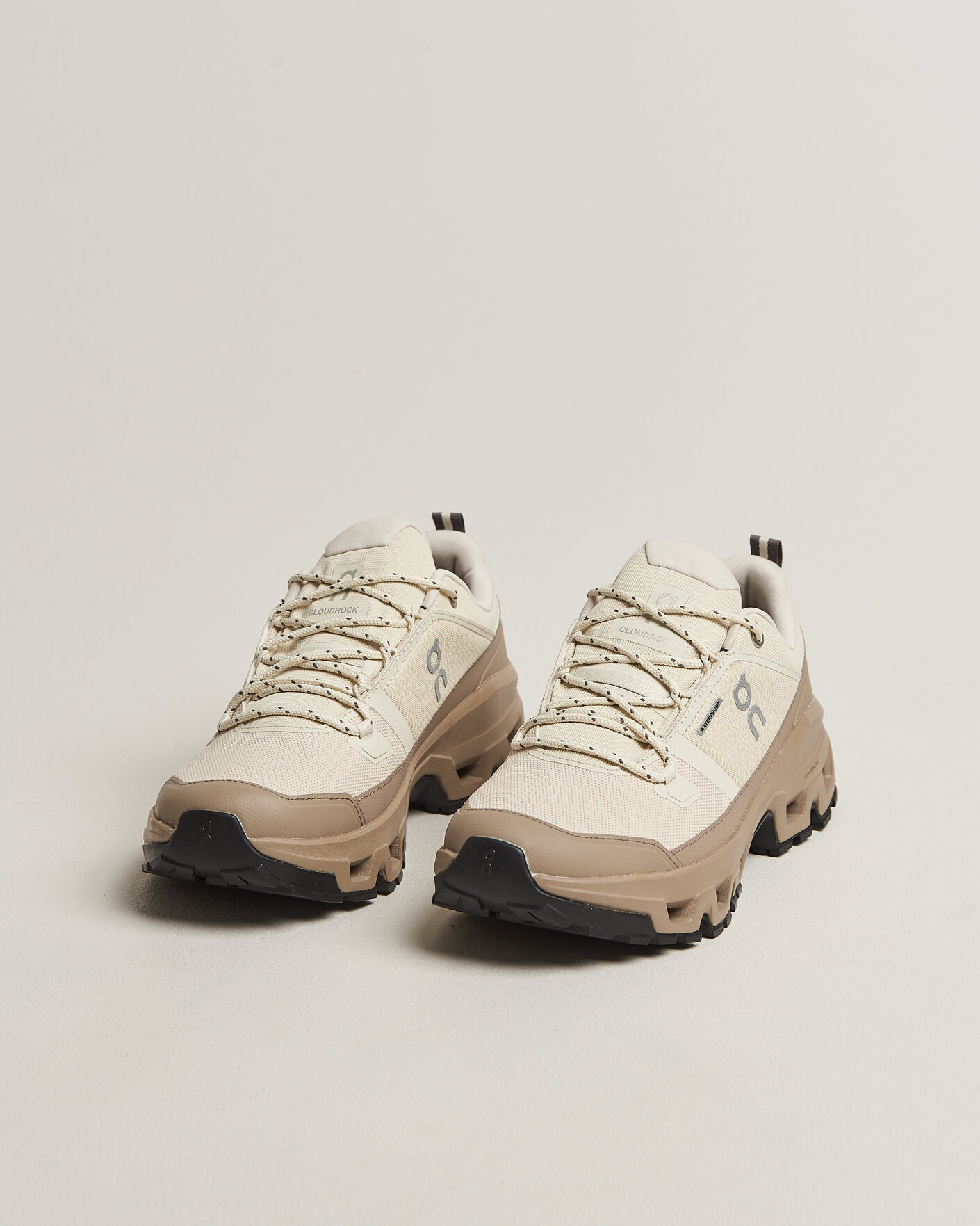 Heren | Trail sneakers | On | Cloudrock Low Waterproof Grain/Soba