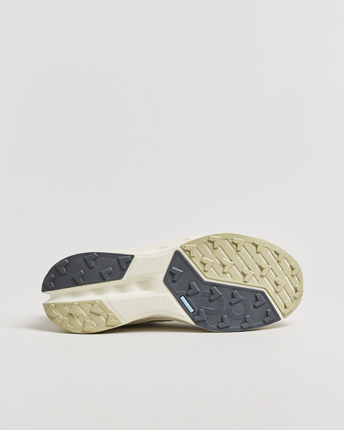 Heren | Hardloopschoenen | On | Cloudsurfer Trail 2 Chalk/Ghost