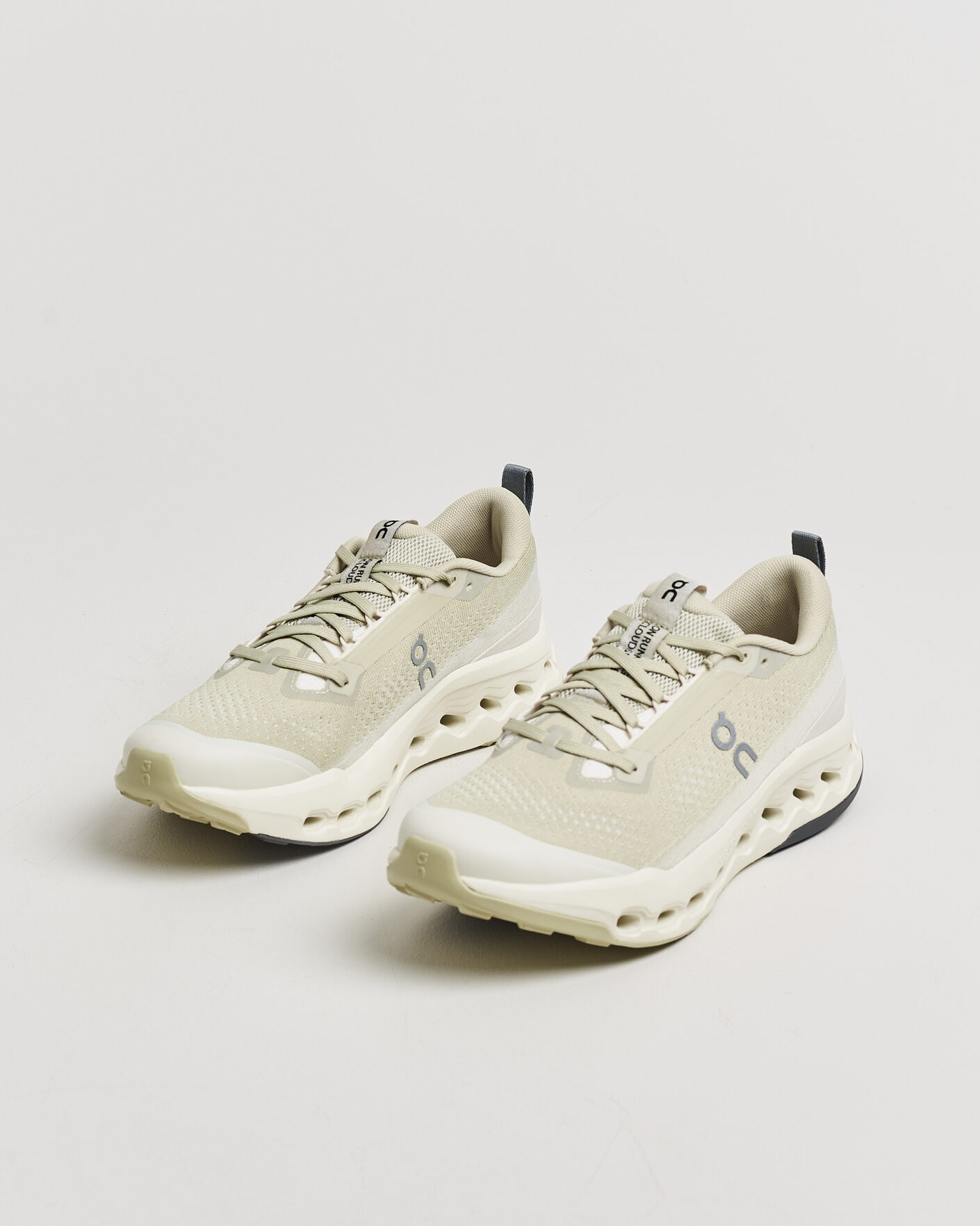 Heren | Hardloopschoenen | On | Cloudsurfer Trail 2 Chalk/Ghost