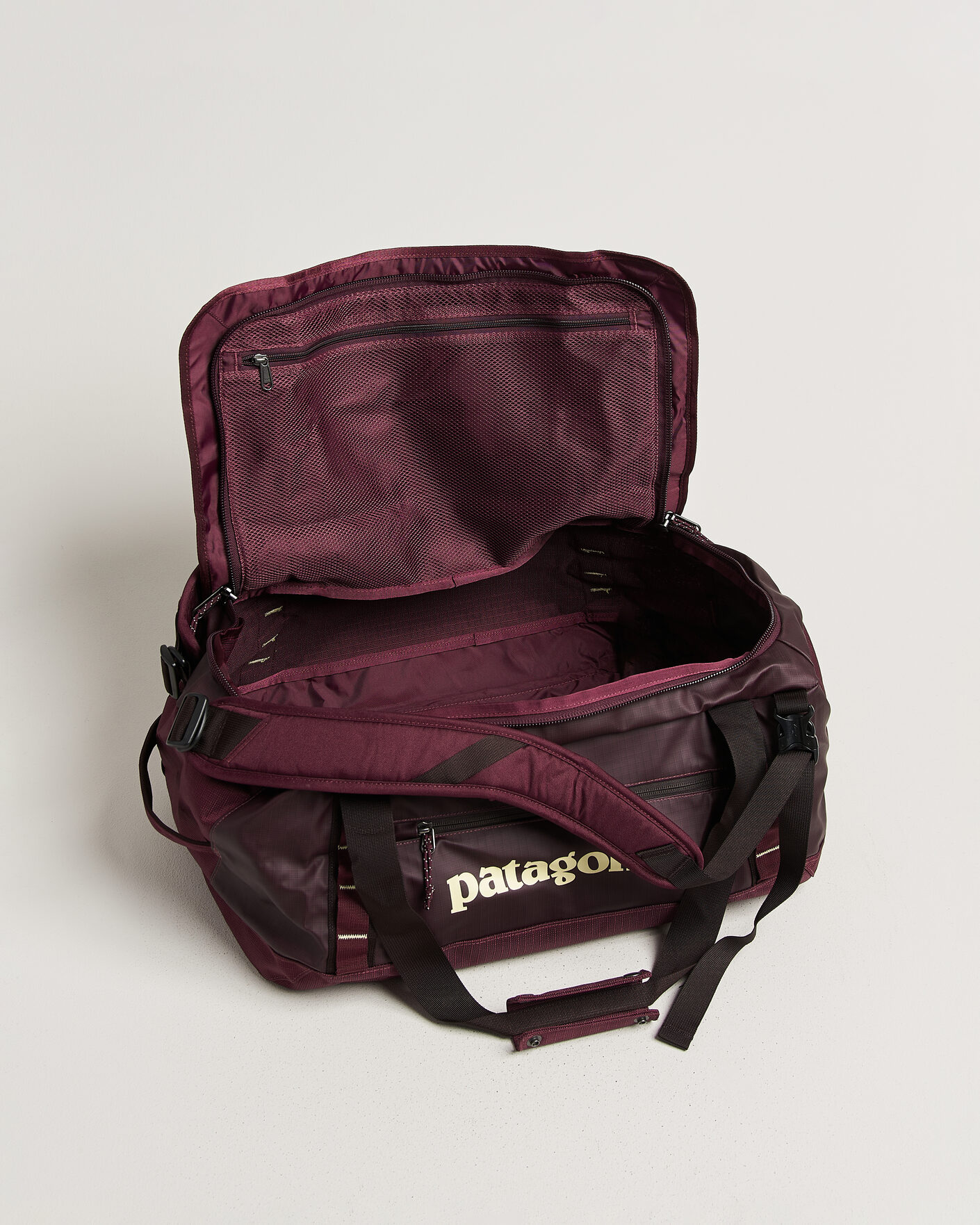 Heren | Tassen | Patagonia | Black Hole Duffel 40L Berry Fig