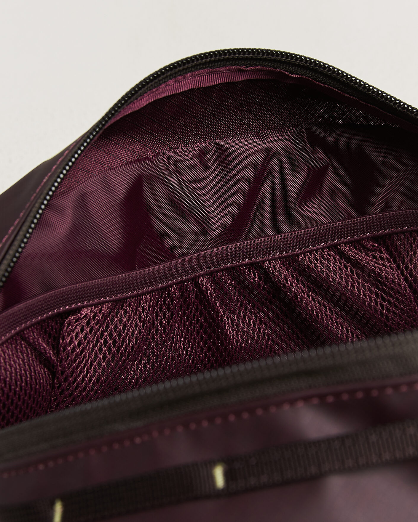 Heren | Tassen | Patagonia | Black Hole Cube 3L Berry Fig