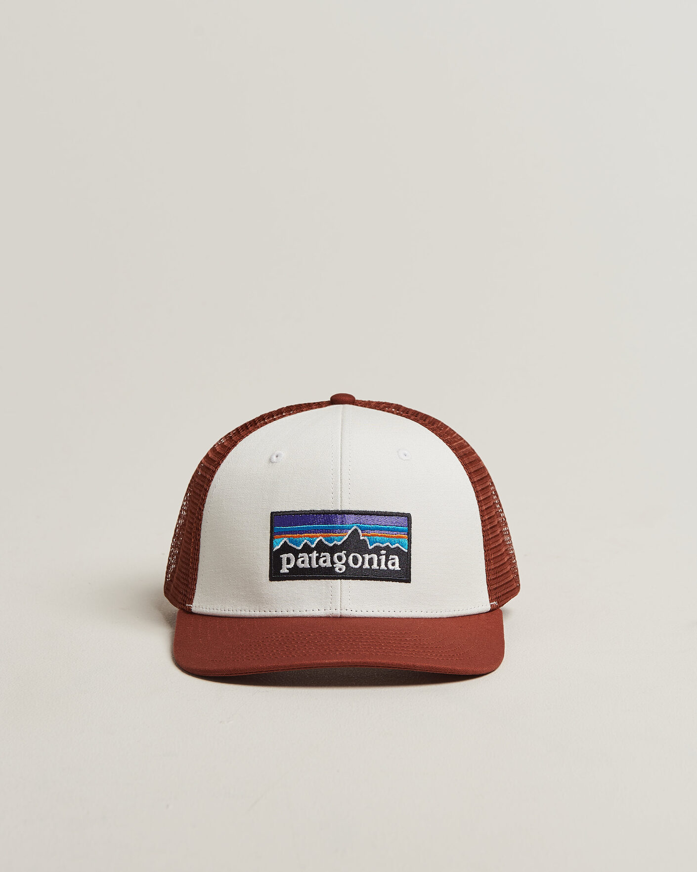 Heren | Hoeden en petten | Patagonia | P-6 Logo Trucker Hat White/Red