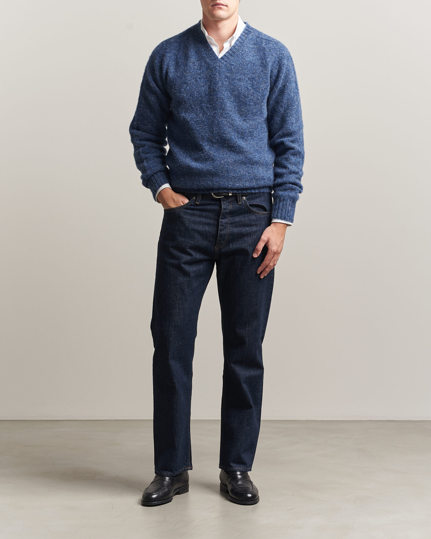 Heren | Truien | Harley Of Scotland for Care of Carl | Brushed Supersoft Lambswool V-Neck Denim Blue