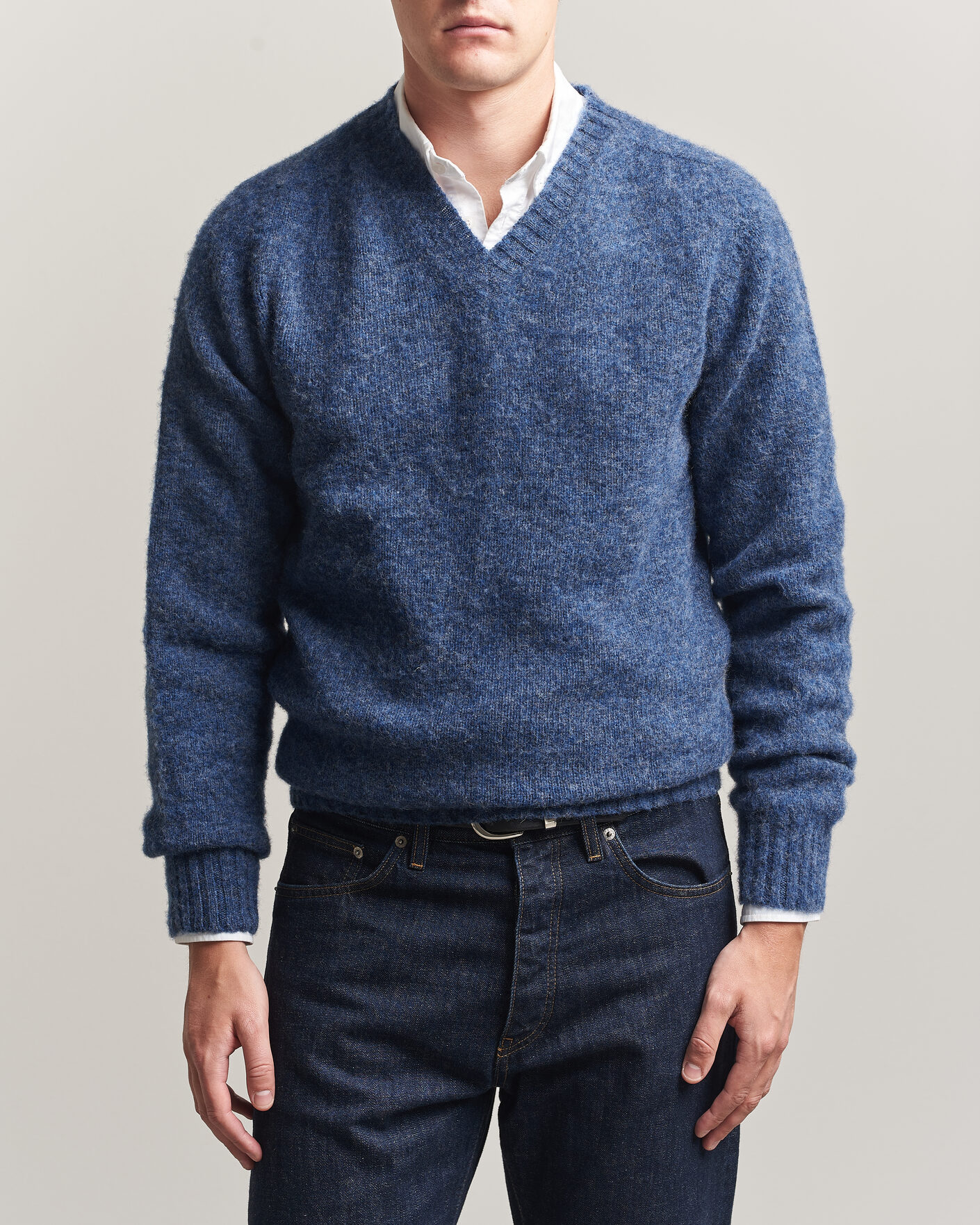 Heren | Truien | Harley Of Scotland for Care of Carl | Brushed Supersoft Lambswool V-Neck Denim Blue