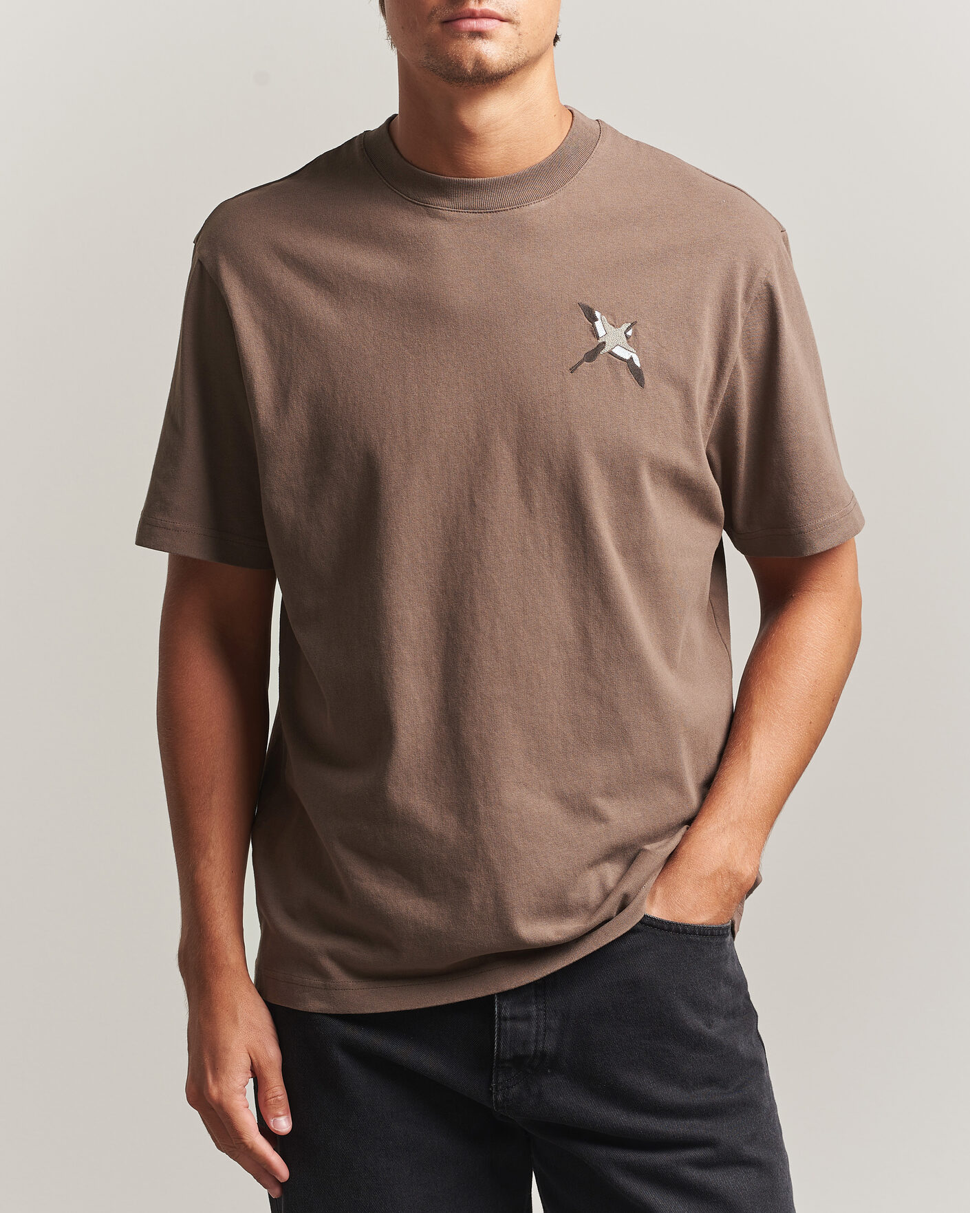 Heren | T-shirts | Axel Arigato | Micro Bee Birt T-Shirt Coffee Brown