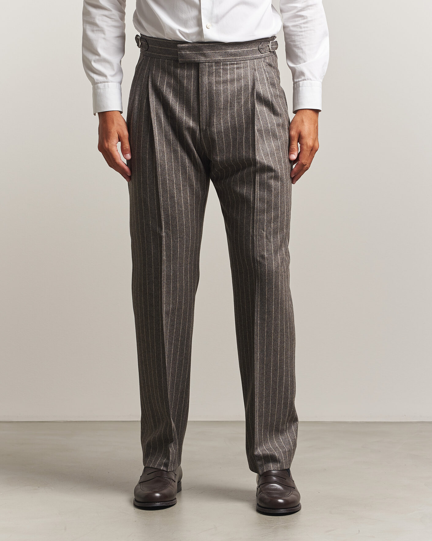 Heren | Broeken | Tiger of Sweden | Theo Wool Pleated Pinstriped Trousers Grey Brown