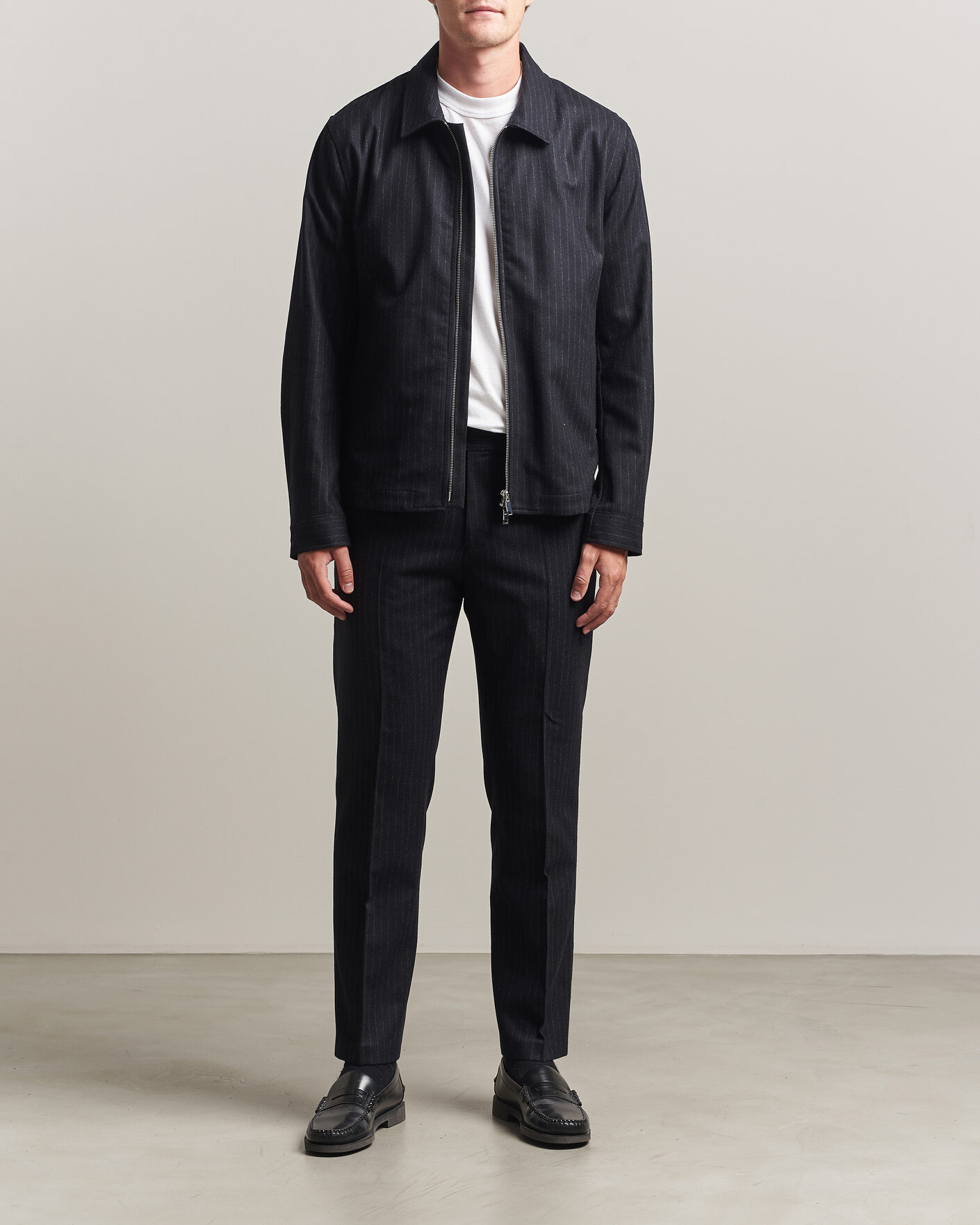 Heren | Broeken | Tiger of Sweden | Tense Wool Pleated Pinstriped Trousers Blue Function
