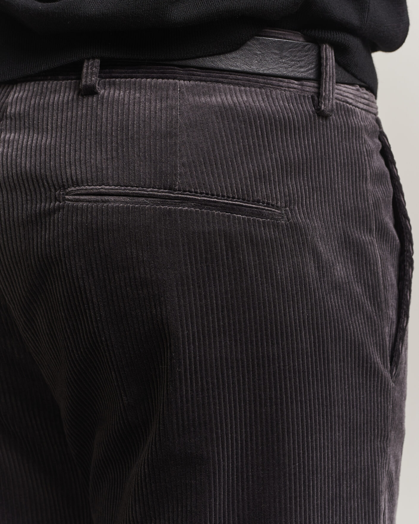 Heren | Broeken | Tiger of Sweden | Tense Pleated Corduroy Trousers Phantom