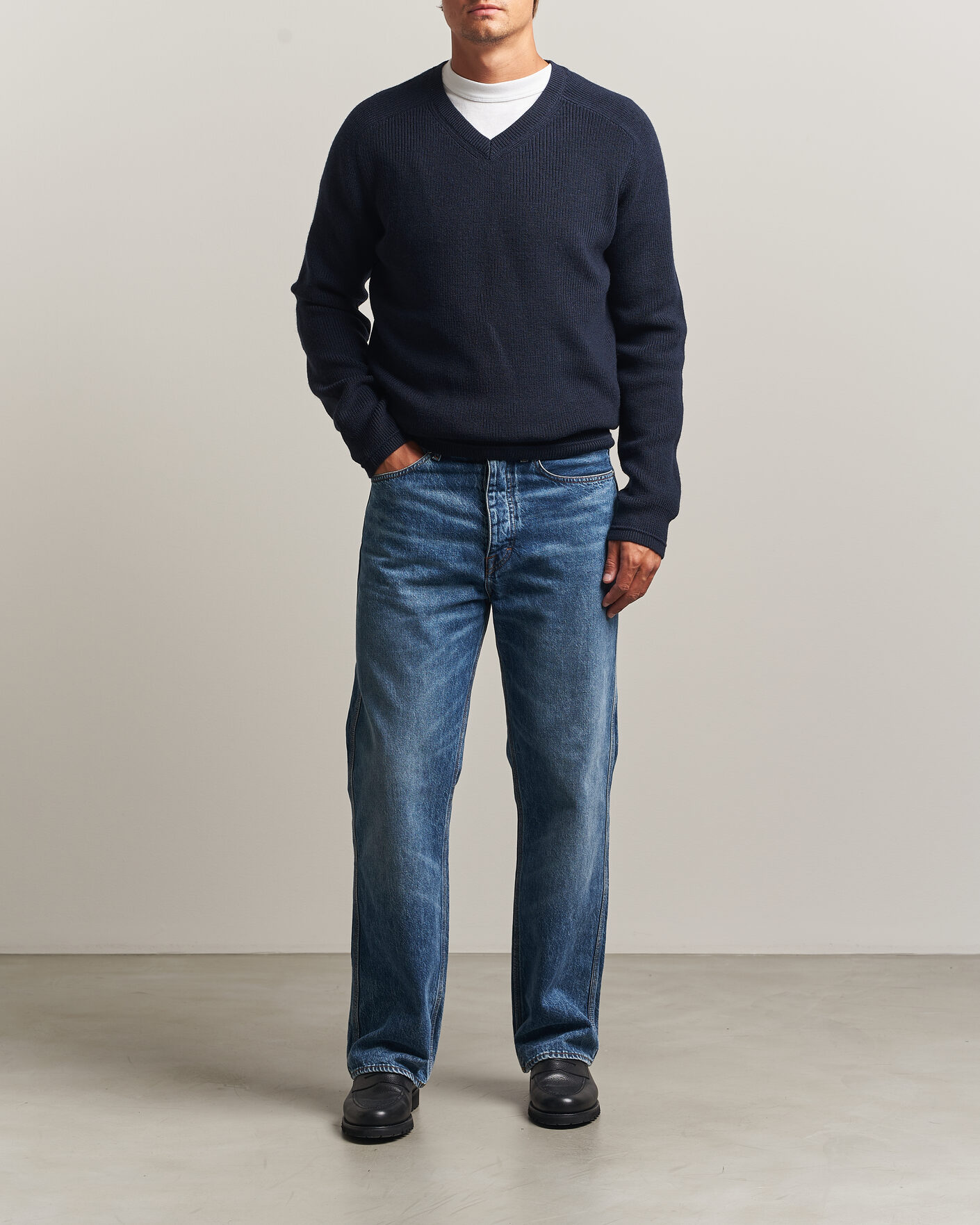Heren | Truien | Tiger of Sweden | Logan Wool Knitted V-Neck Night Grape