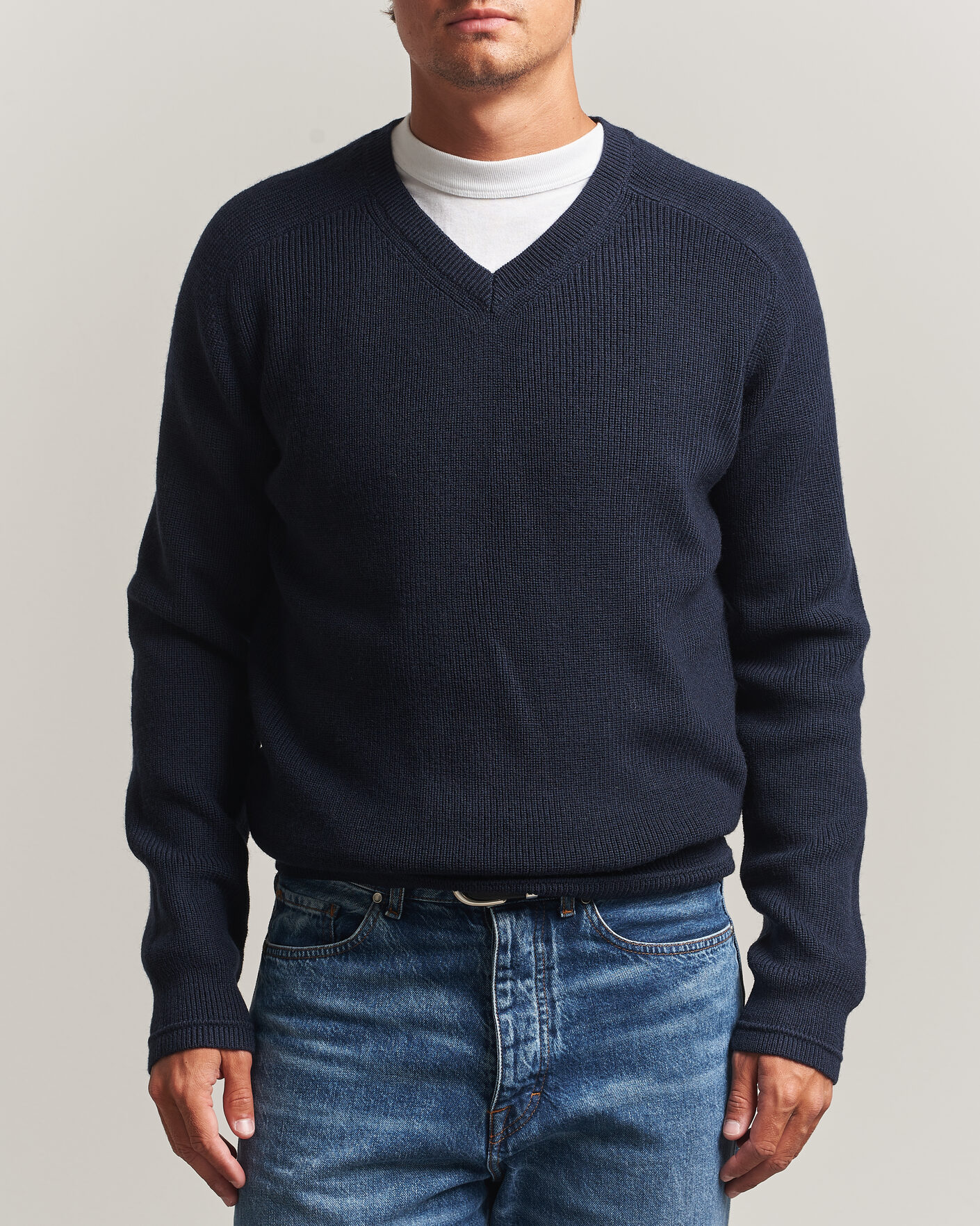 Heren | Truien | Tiger of Sweden | Logan Wool Knitted V-Neck Night Grape