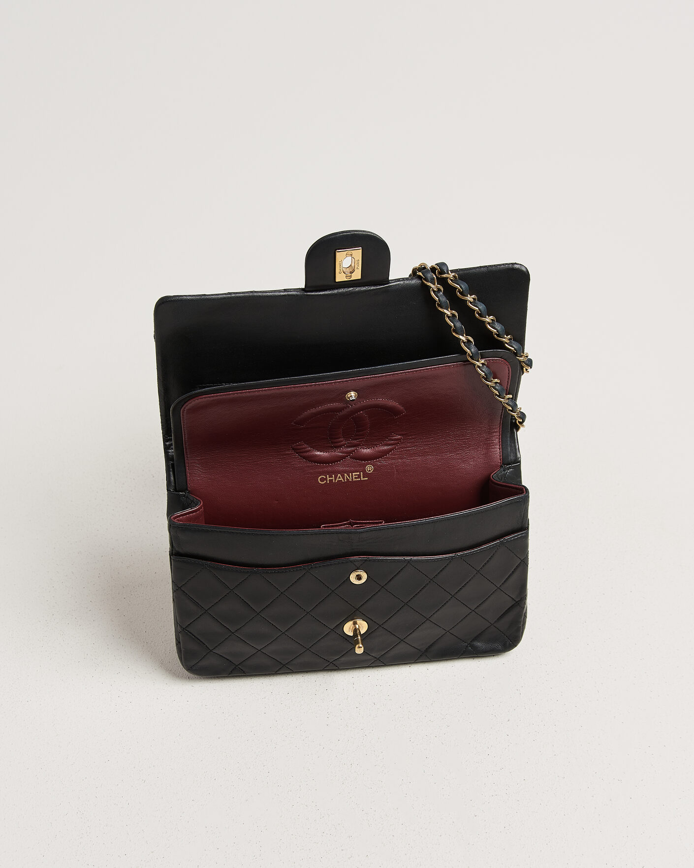 Heren | Pre-Owned & Vintage Bags | Chanel Pre-Owned | Classic Medium Double Flap Bag Lambskin Black