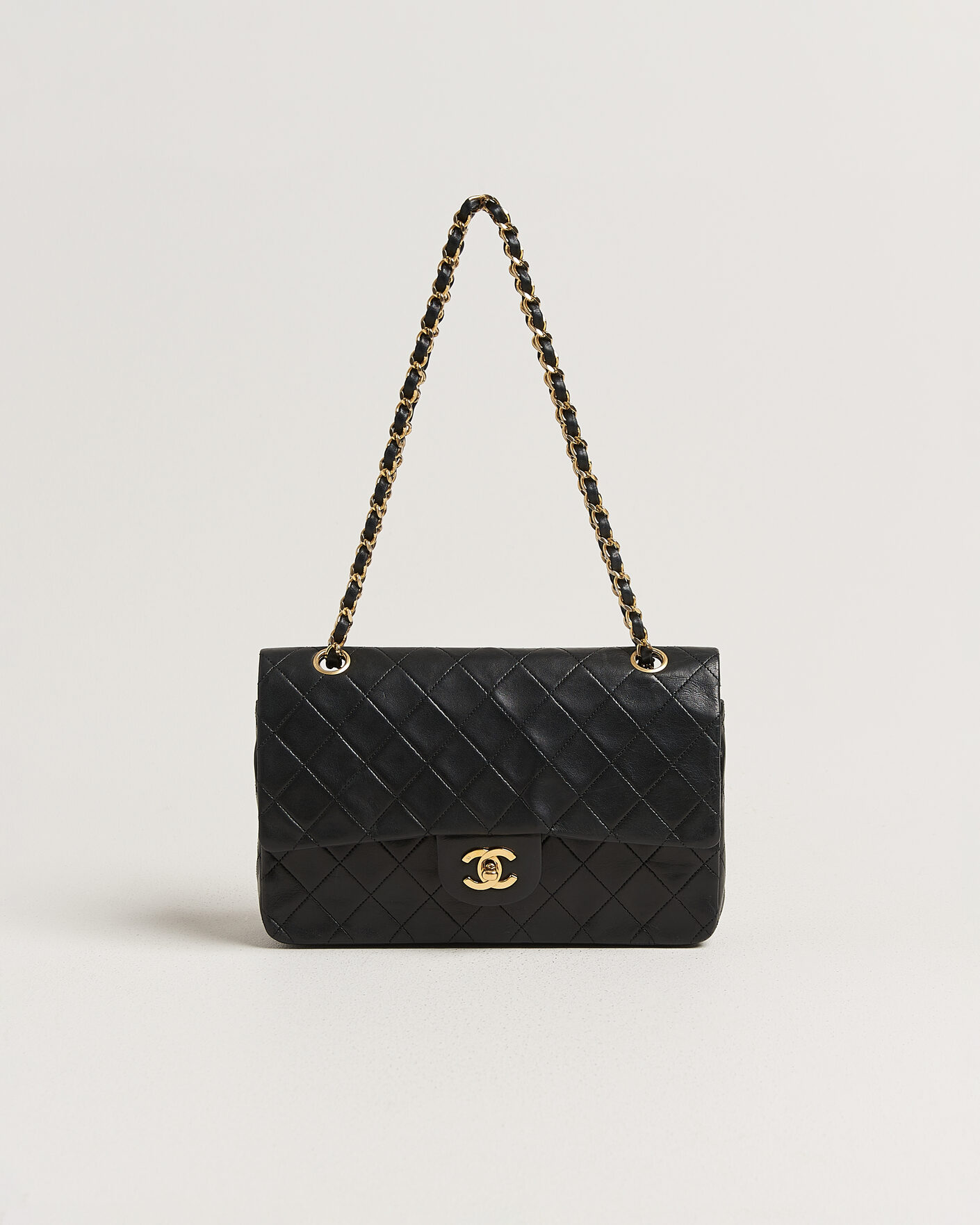 Heren | Chanel Pre-Owned Classic Medium Double Flap Bag Lambskin Black | Chanel Pre-Owned | Classic Medium Double Flap Bag Lambskin Black