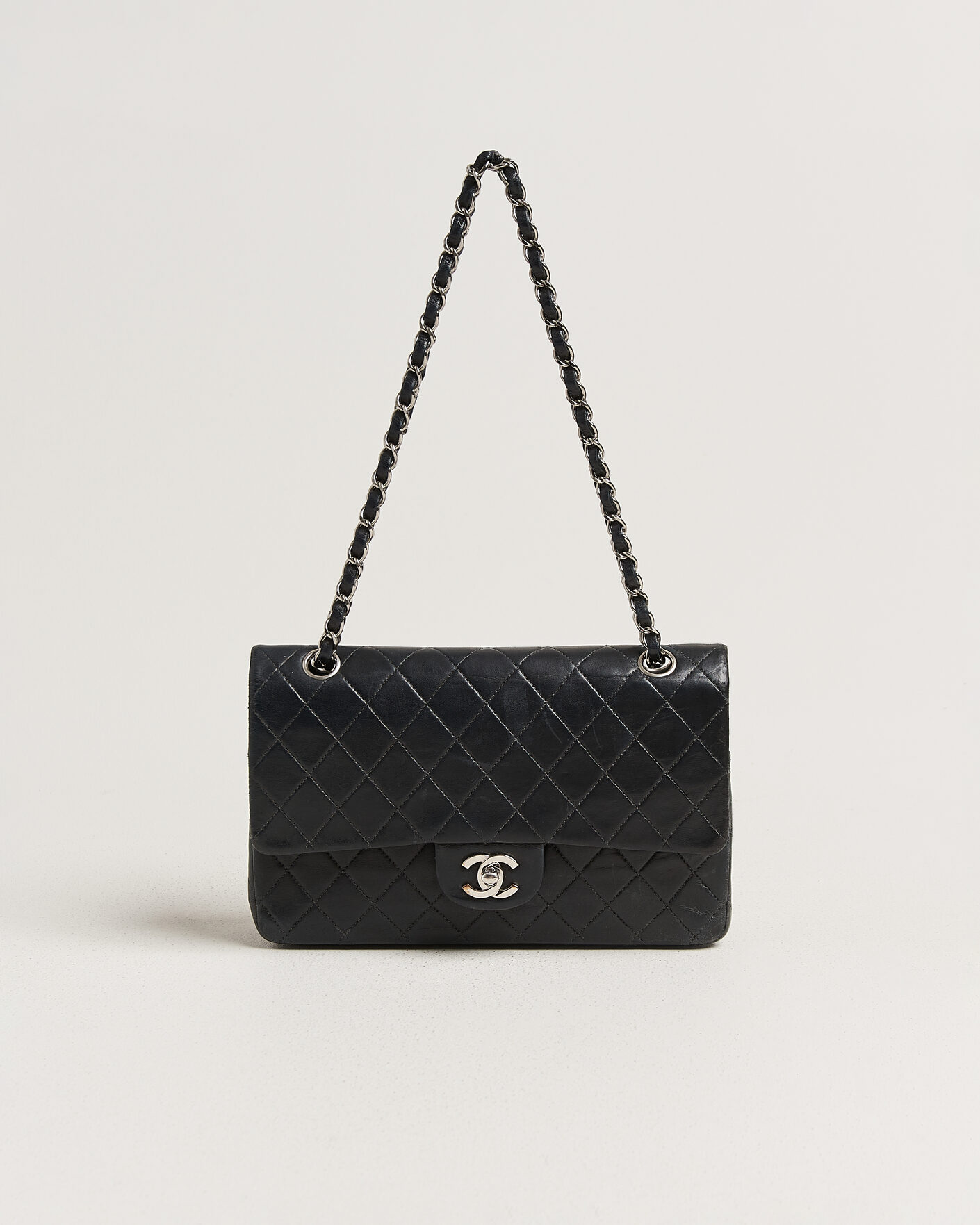 Heren | Pre-Owned & Vintage Bags | Chanel Pre-Owned | Classic Medium Double Flap Bag Lambskin Black