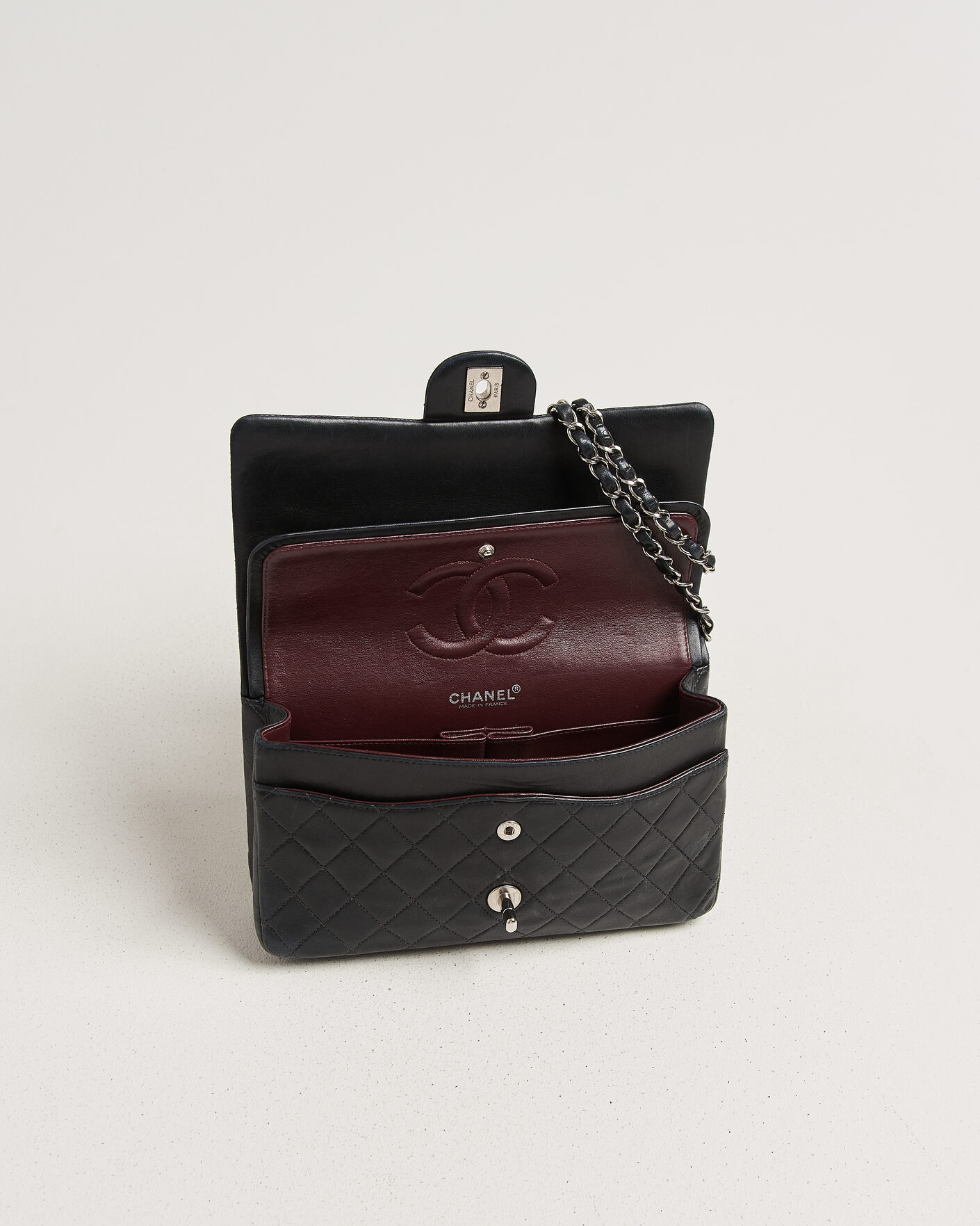 Heren | Pre-Owned & Vintage Bags | Chanel Pre-Owned | Classic Medium Double Flap Bag Lambskin Black