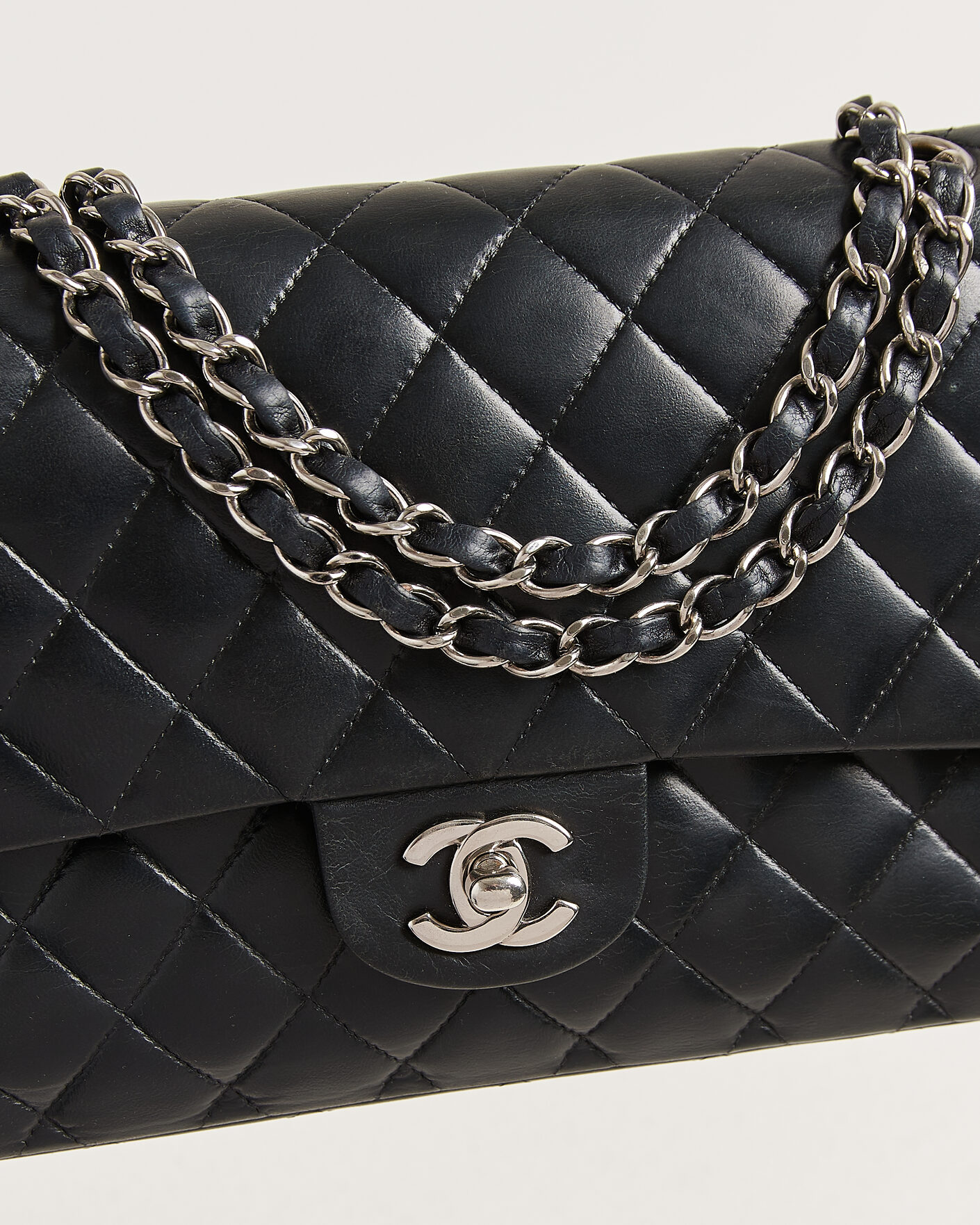 Heren | Pre-Owned & Vintage Bags | Chanel Pre-Owned | Classic Medium Double Flap Bag Lambskin Black
