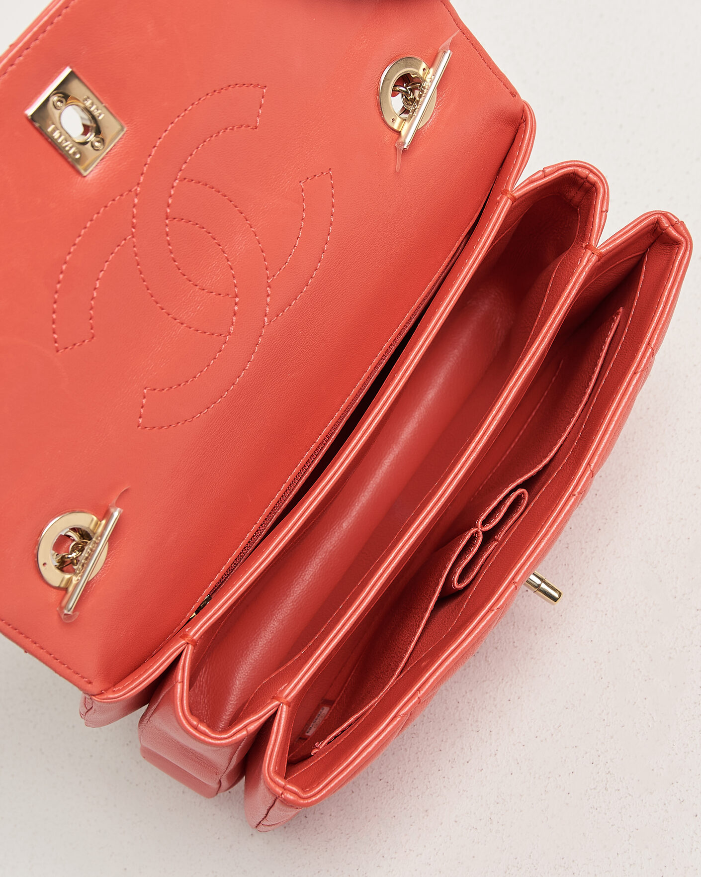 Heren | Pre-Owned & Vintage Bags | Chanel Pre-Owned | Trendy CC Top Handle Bag Coral
