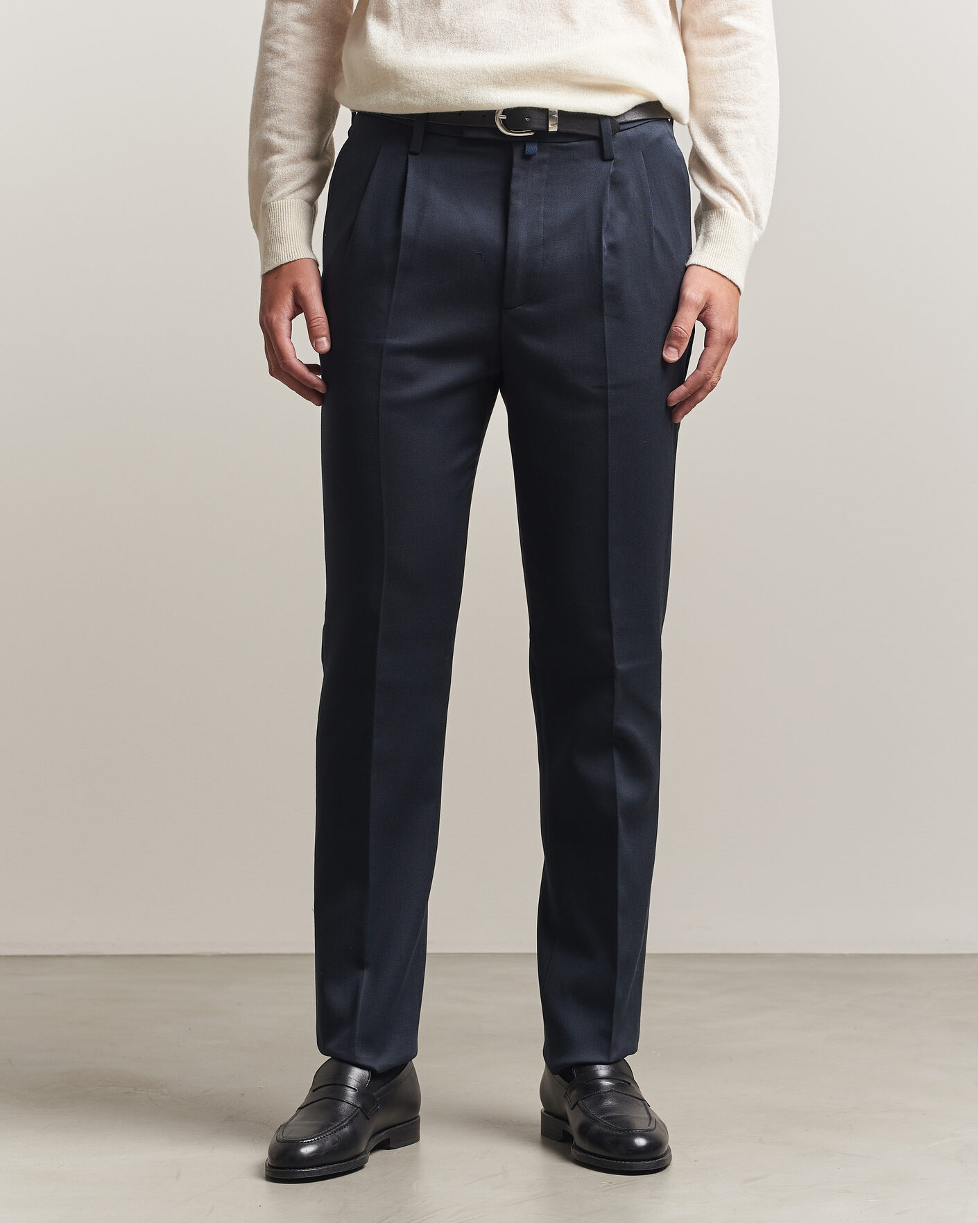 Heren | Broeken | Jacob Cohën | Lucas Pleated Cotton Gabardine Trousers Navy
