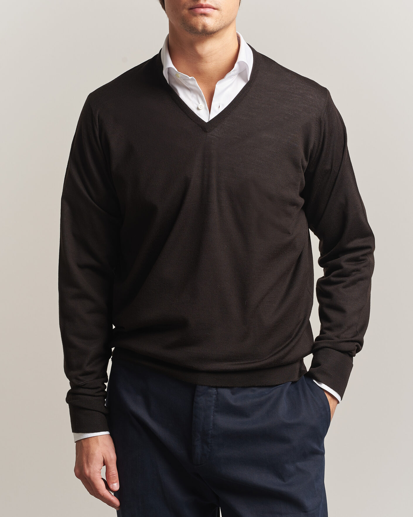 Heren | Truien | John Smedley | Bobby Extra Fine Merino V-Neck Pullover Faulkner Brown