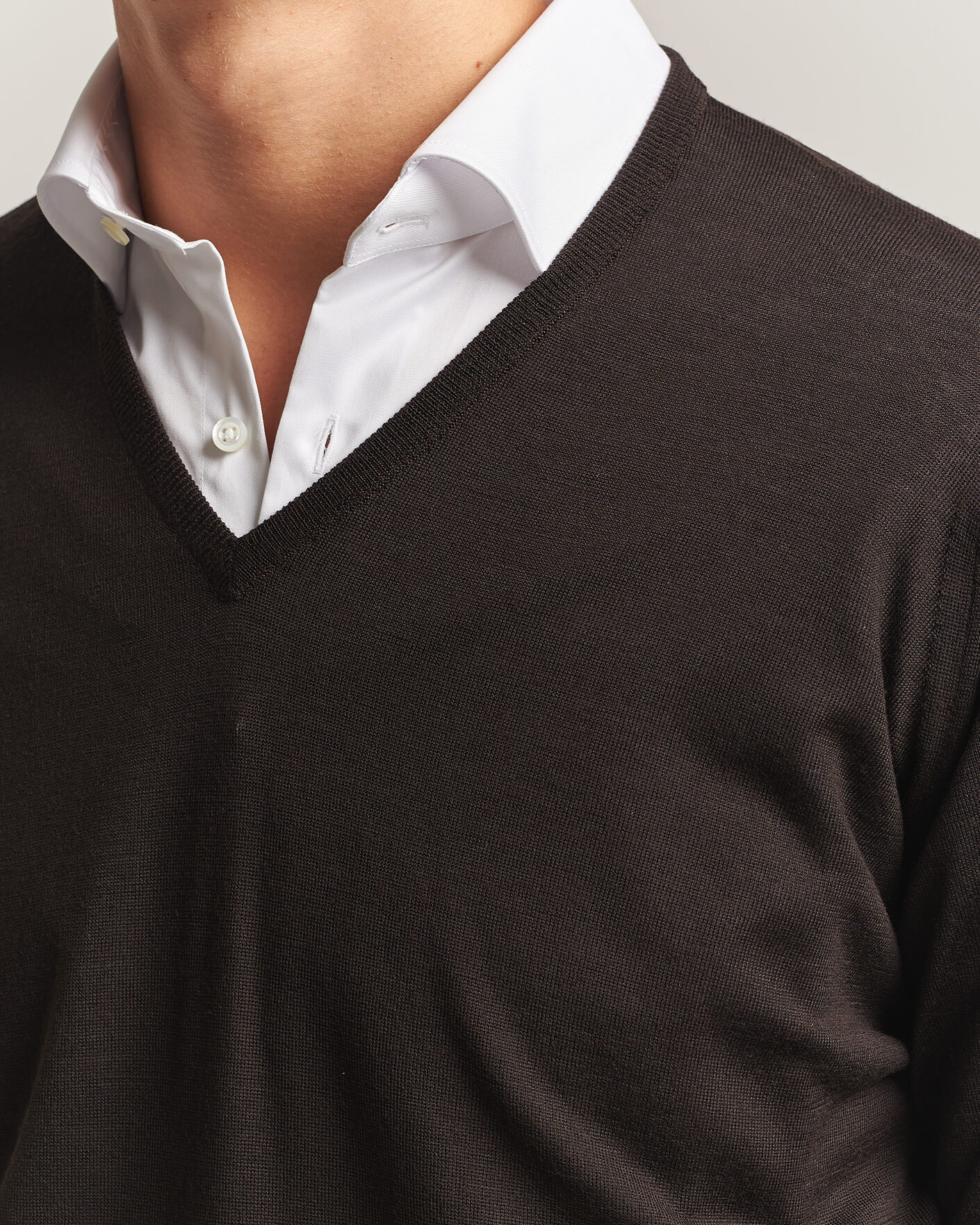 Heren | Truien | John Smedley | Bobby Extra Fine Merino V-Neck Pullover Faulkner Brown