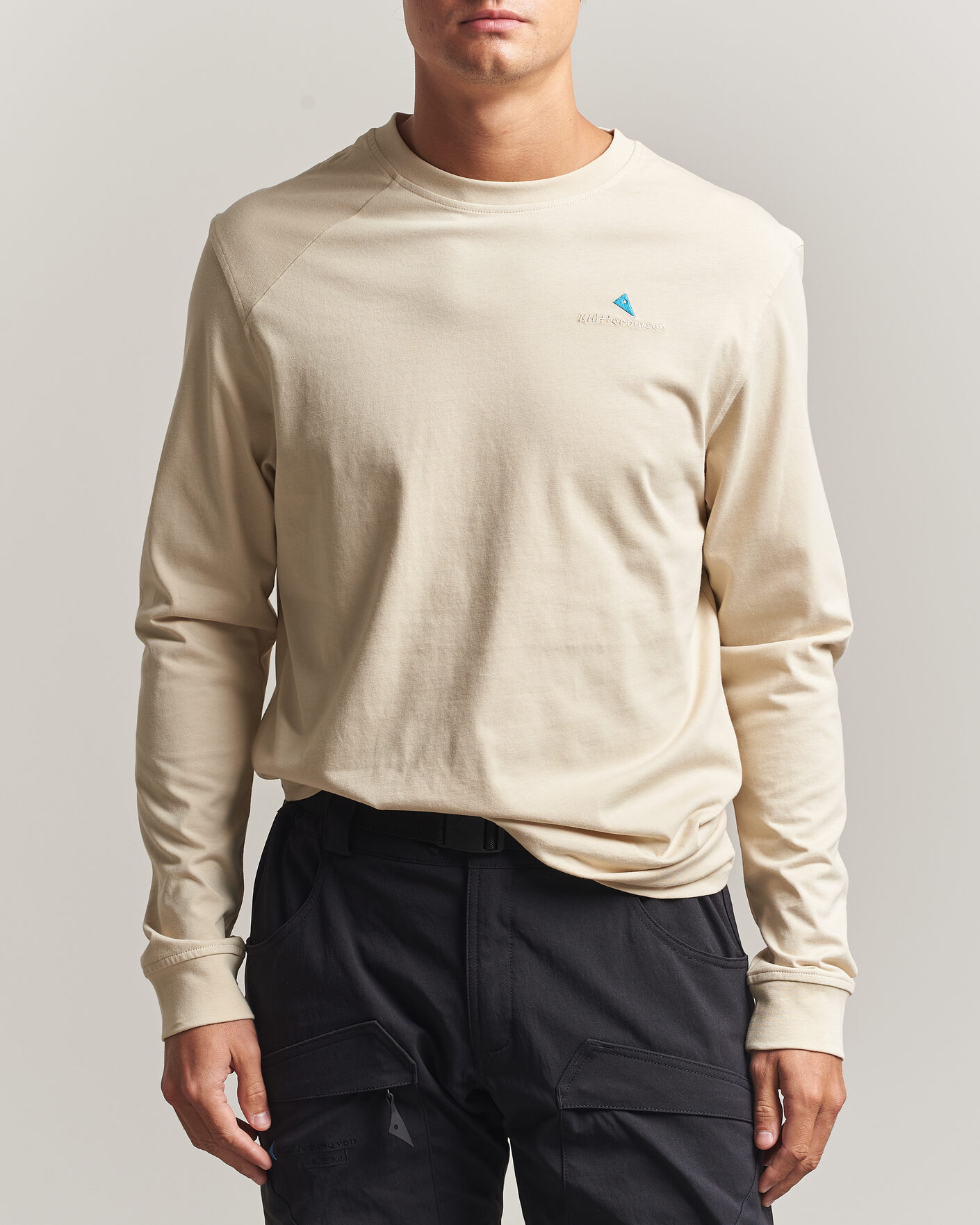 Heren | T-shirts | Klättermusen | Root Long Sleeve Logo T-Shirt Clay