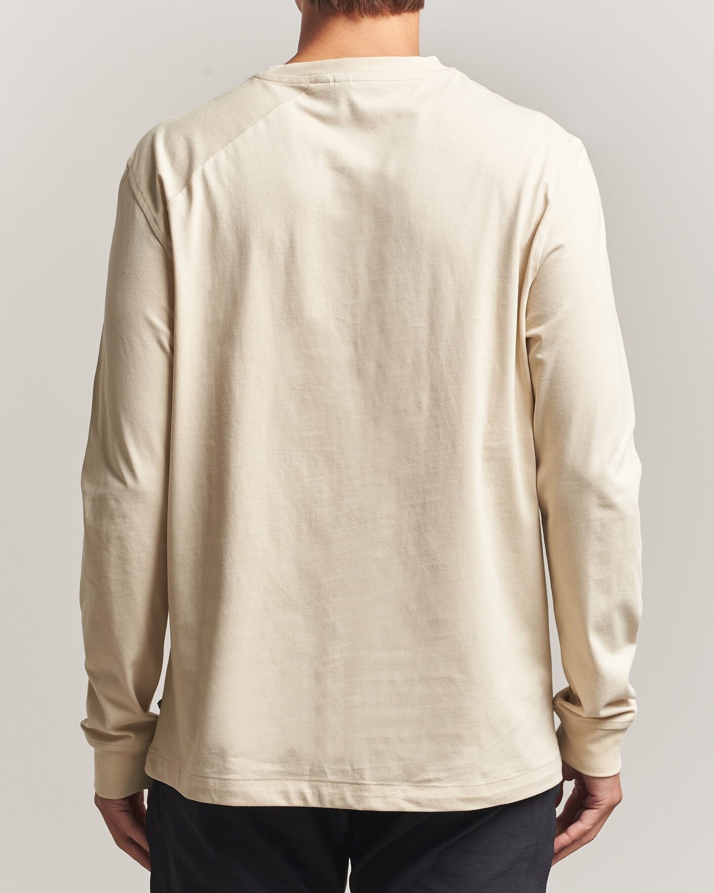 Heren | T-shirts | Klättermusen | Root Long Sleeve Logo T-Shirt Clay