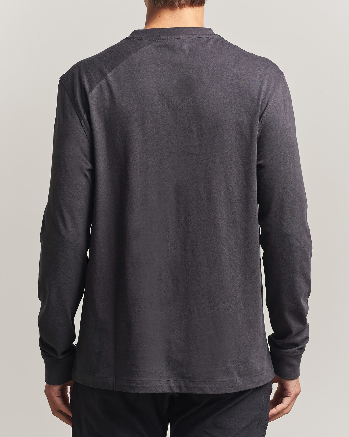 Heren | T-shirts | Klättermusen | Root Long Sleeve Logo T-Shirt Raven