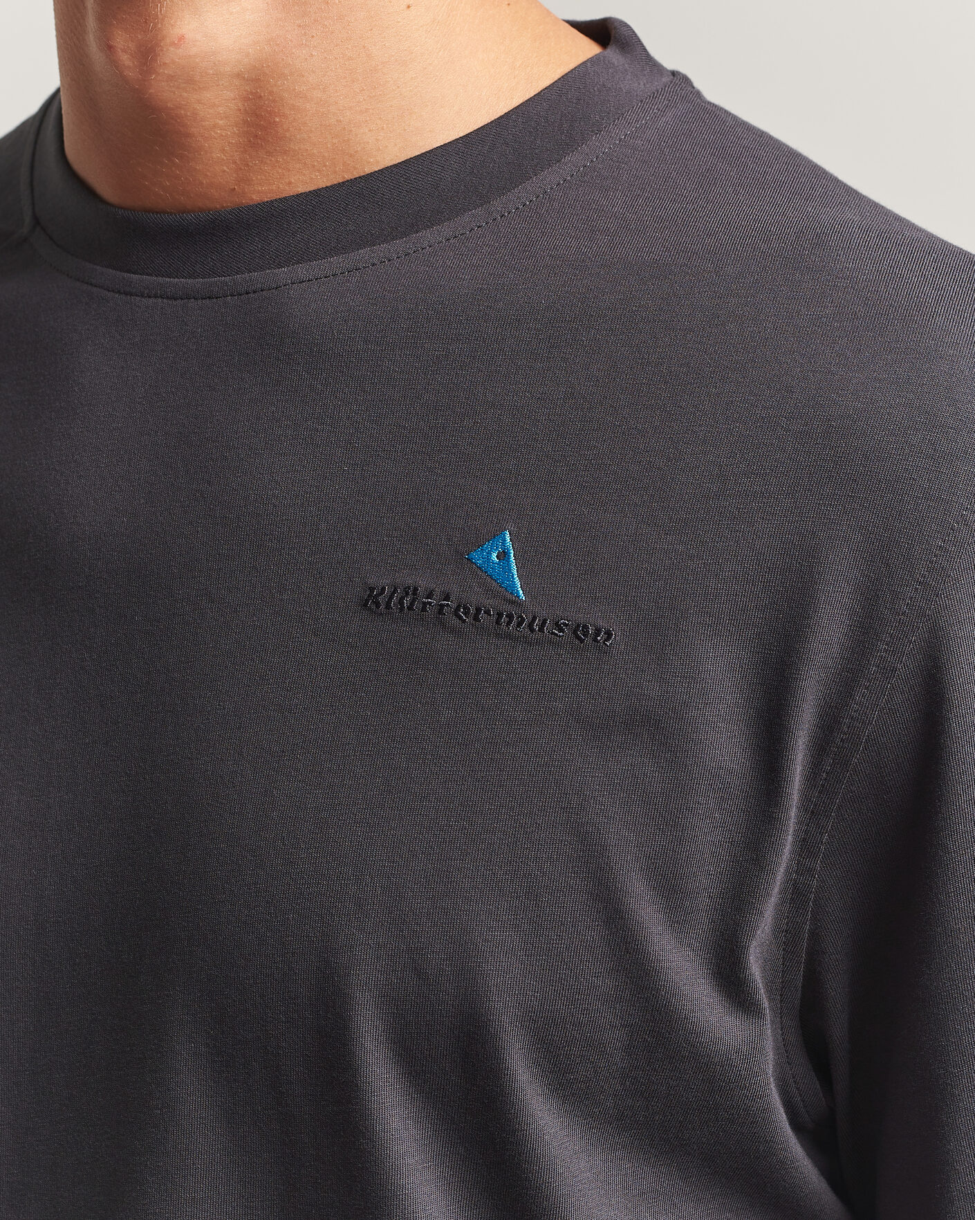 Heren | T-shirts | Klättermusen | Root Long Sleeve Logo T-Shirt Raven