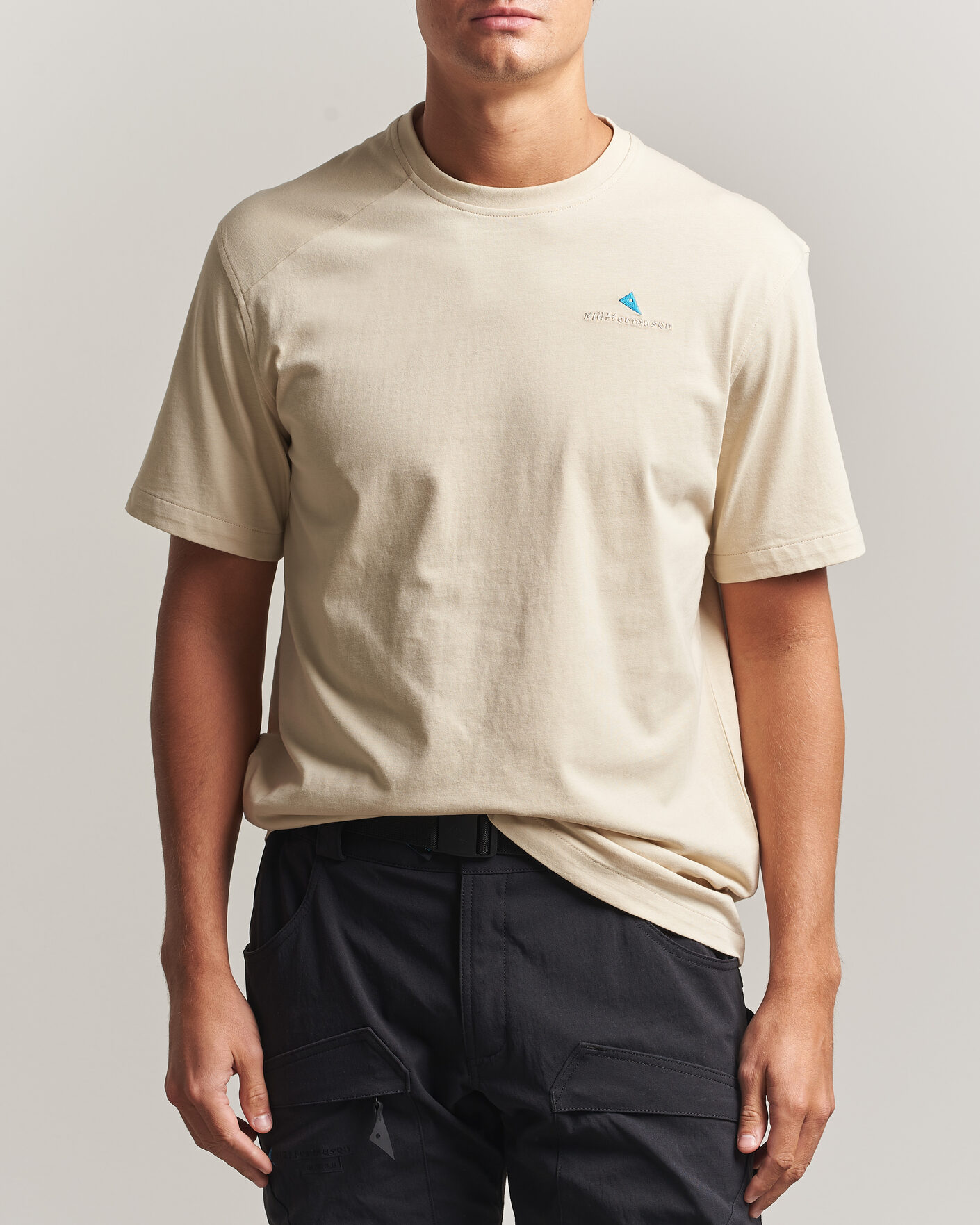 Heren | T-shirts | Klättermusen | Root Logo T-Shirt Clay