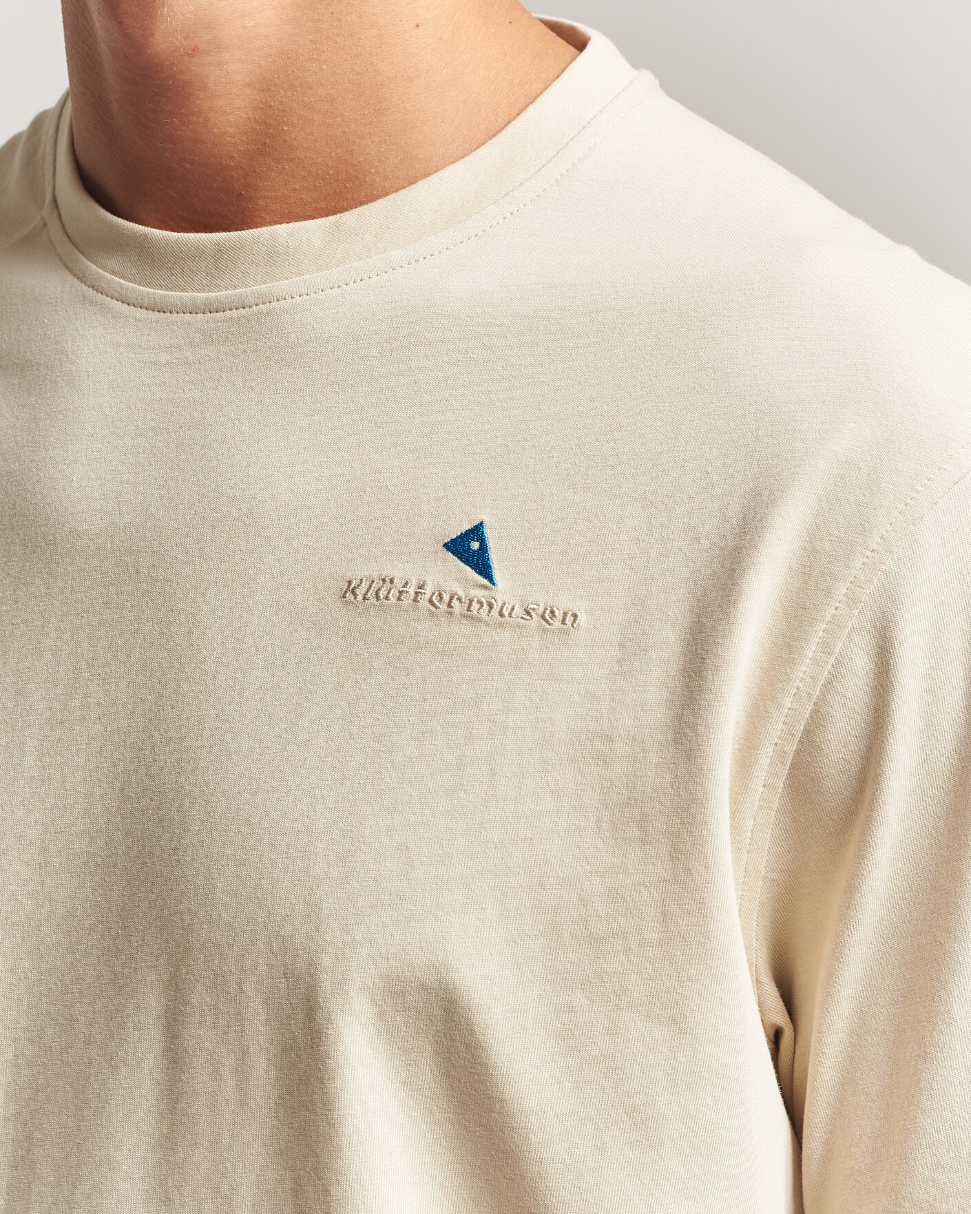 Heren | T-shirts | Klättermusen | Root Logo T-Shirt Clay