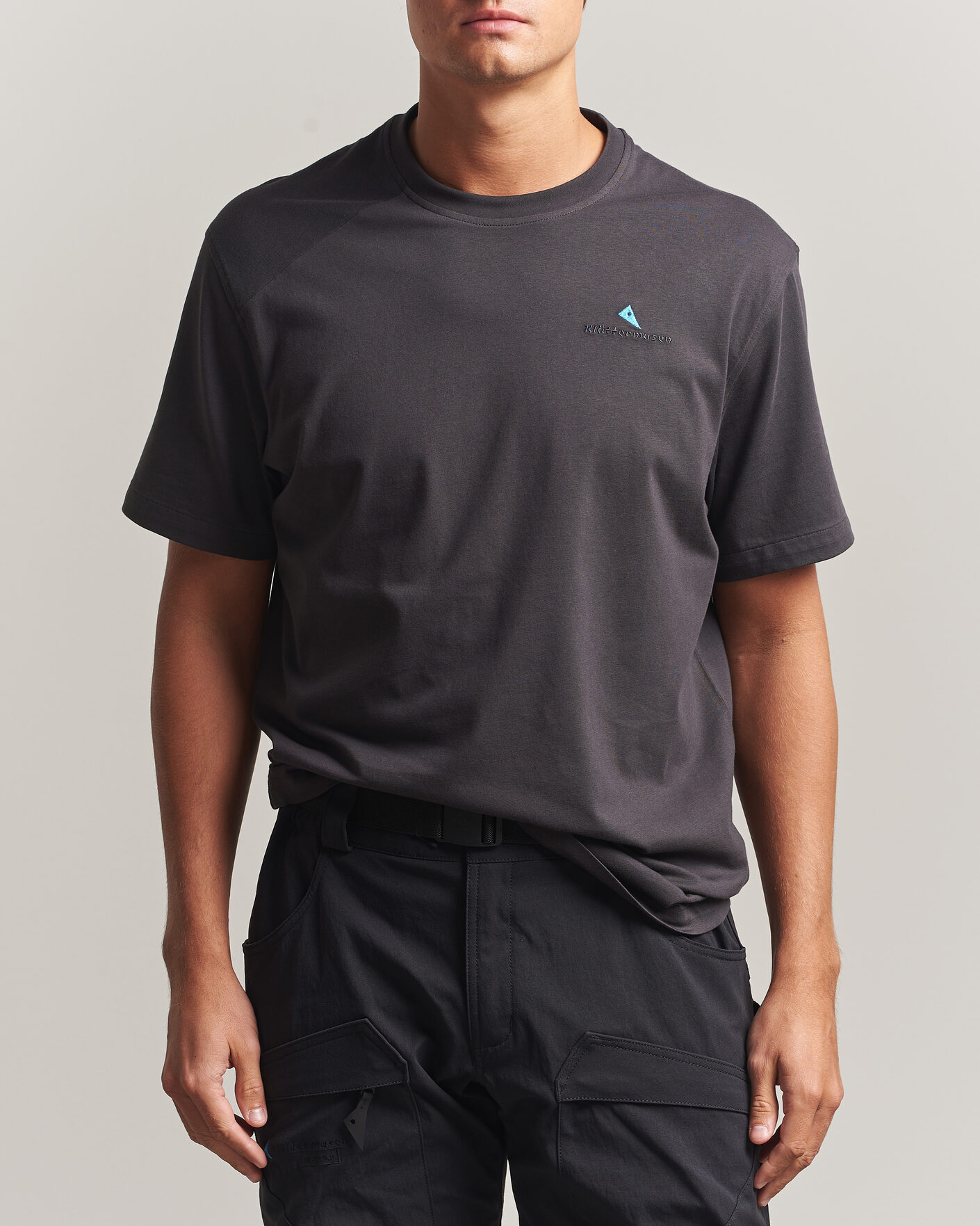 Heren | T-shirts | Klättermusen | Root Logo T-Shirt Raven