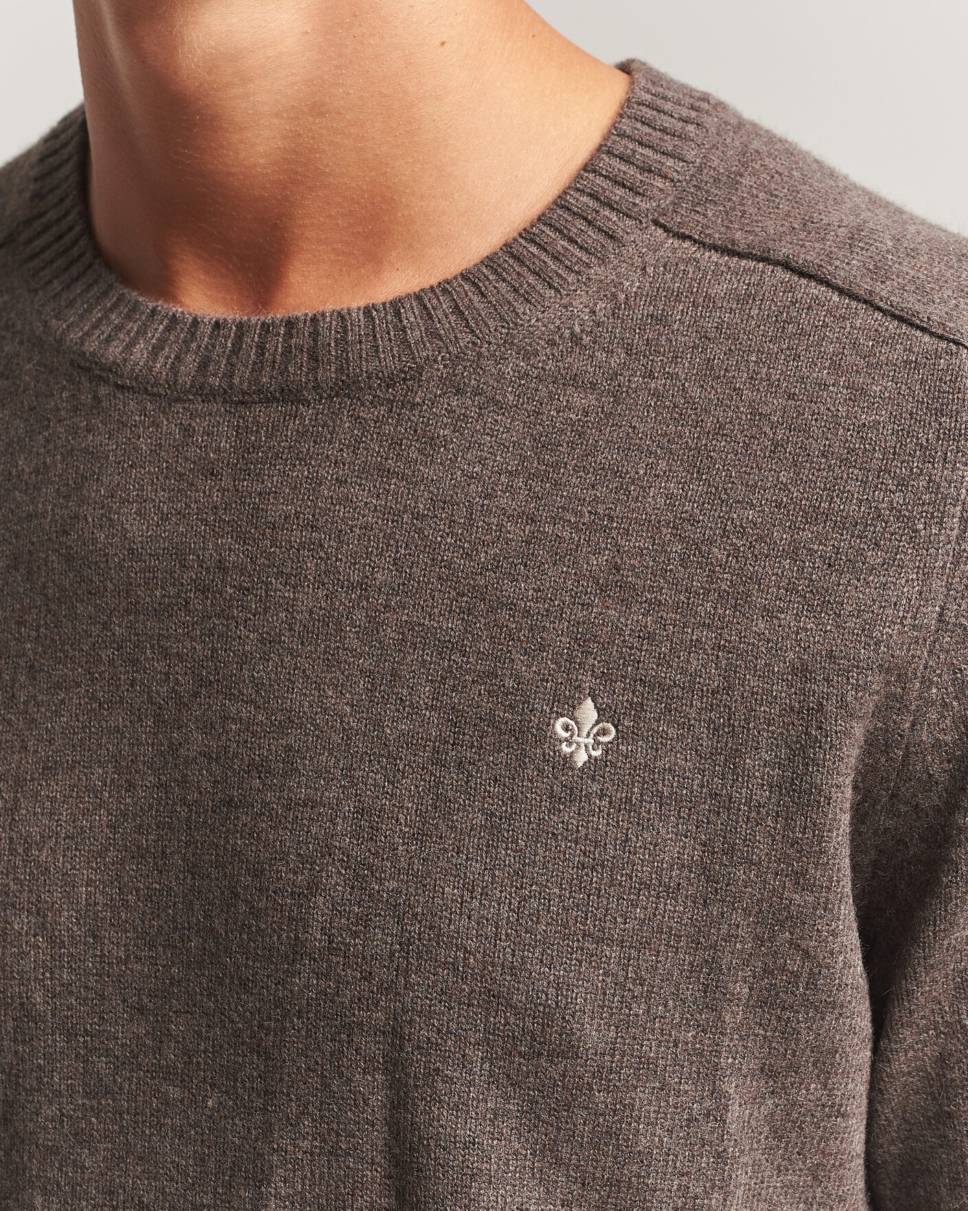 Heren | Truien | Morris | Hertford Lambswool Crew Neck Brown
