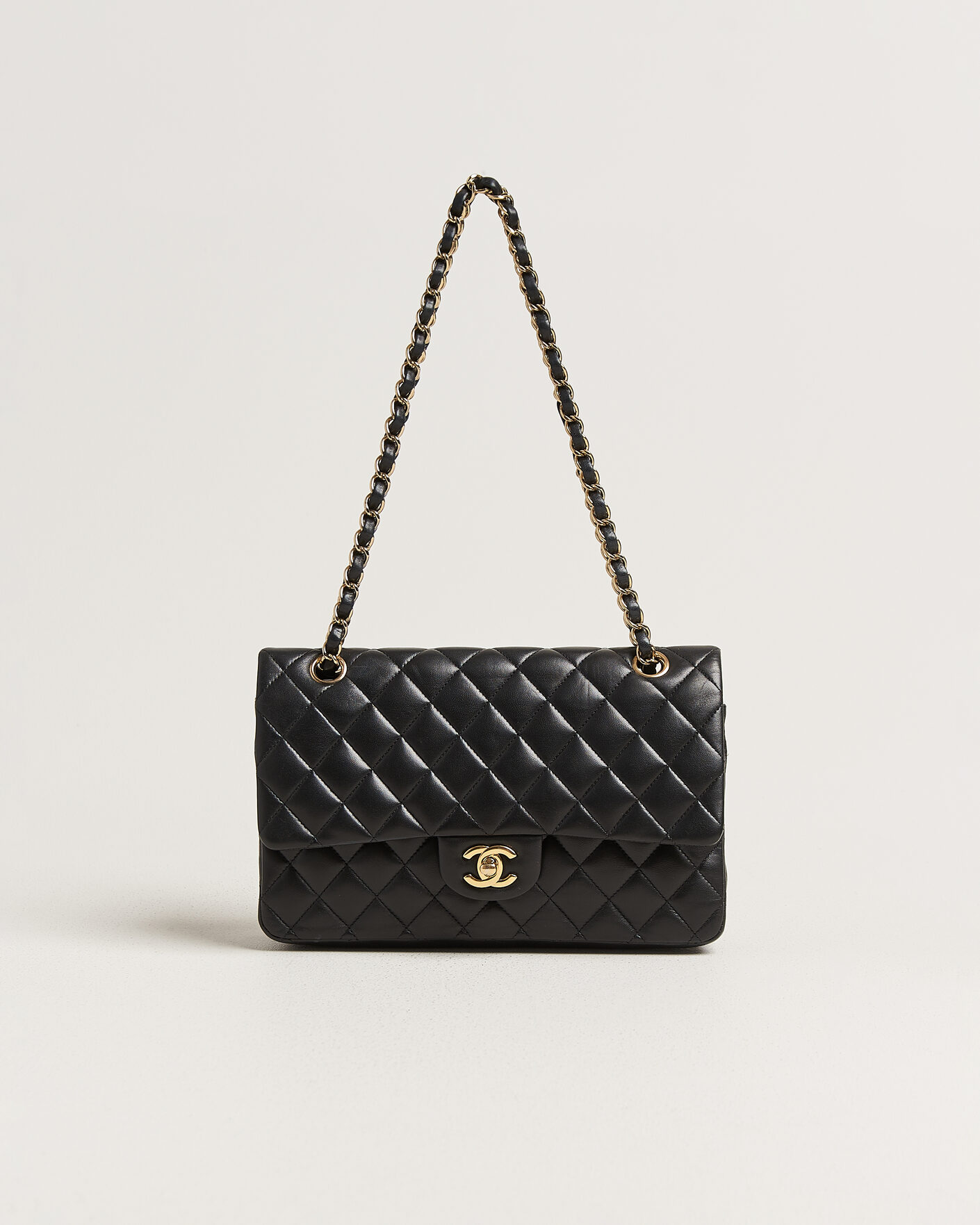 Heren | Chanel Pre-Owned Classic Medium Double Flap Bag Lambskin Black | Chanel Pre-Owned | Classic Medium Double Flap Bag Lambskin Black