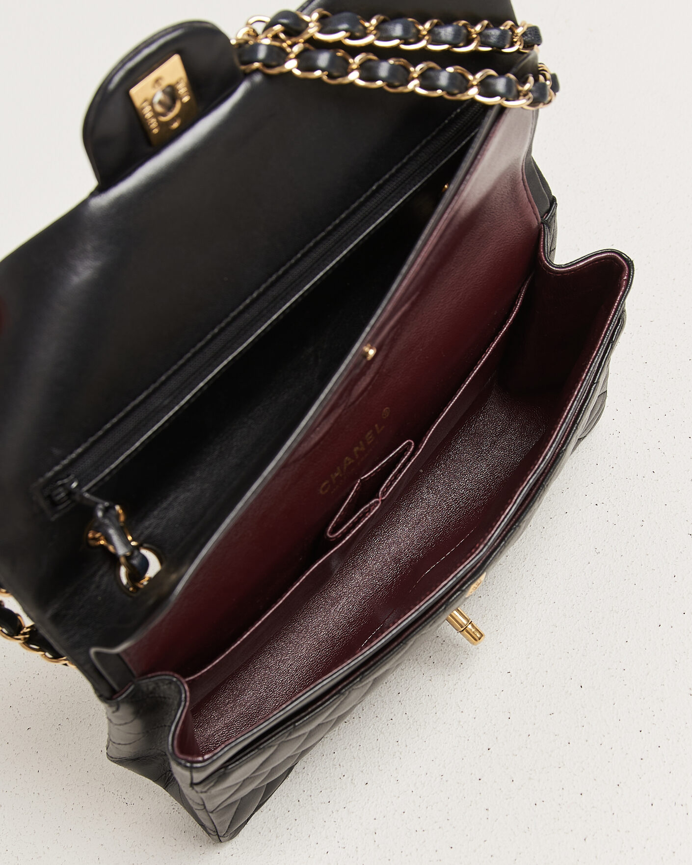 Heren | Chanel Pre-Owned Classic Medium Double Flap Bag Lambskin Black | Chanel Pre-Owned | Classic Medium Double Flap Bag Lambskin Black