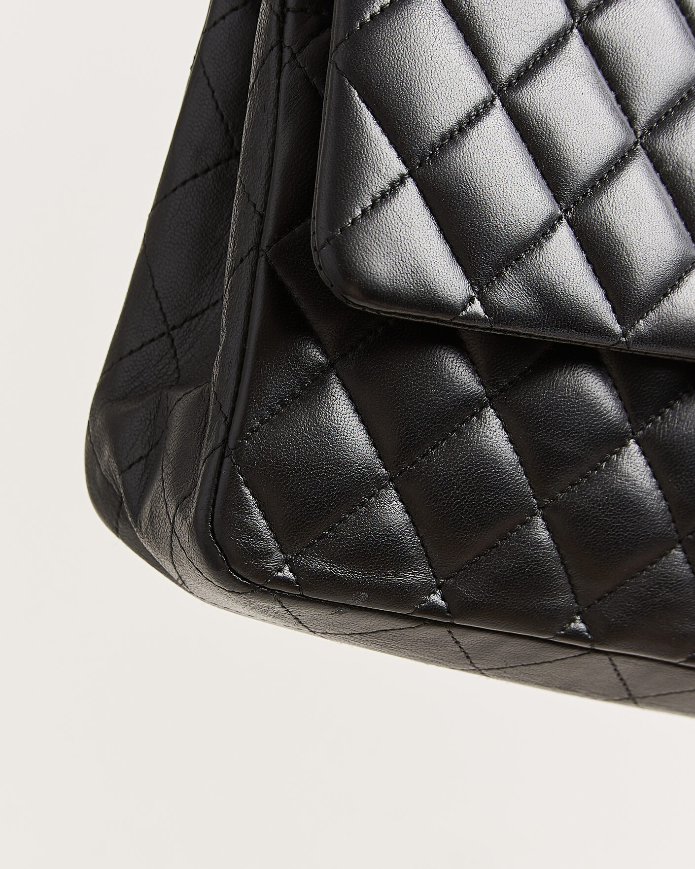 Heren | Chanel Pre-Owned Classic Medium Double Flap Bag Lambskin Black | Chanel Pre-Owned | Classic Medium Double Flap Bag Lambskin Black
