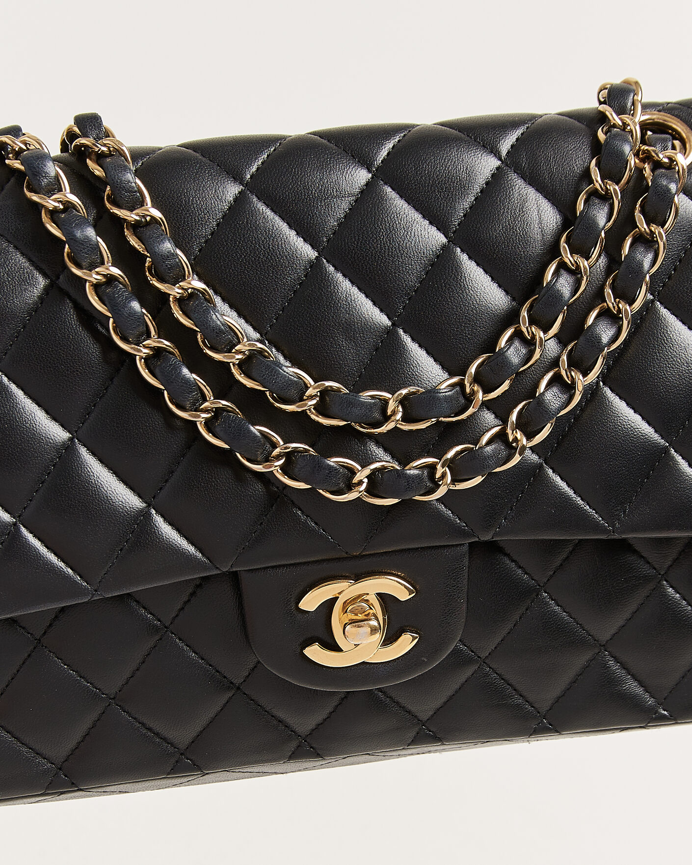 Heren | Chanel Pre-Owned Classic Medium Double Flap Bag Lambskin Black | Chanel Pre-Owned | Classic Medium Double Flap Bag Lambskin Black