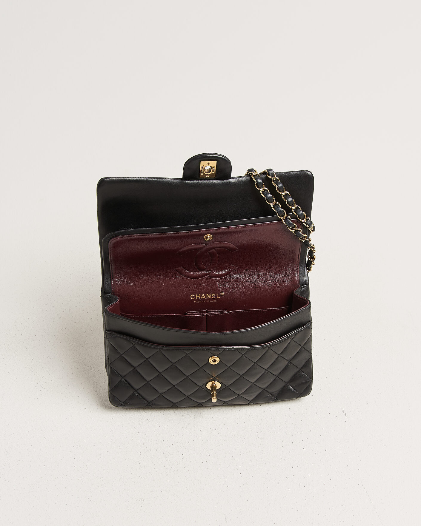 Heren | Chanel Pre-Owned Classic Medium Double Flap Bag Lambskin Black | Chanel Pre-Owned | Classic Medium Double Flap Bag Lambskin Black