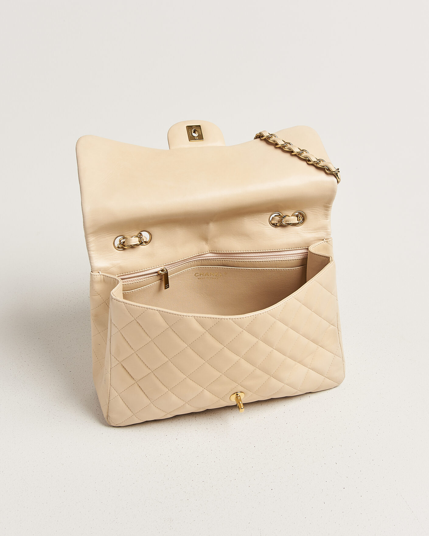 Heren | Chanel Pre-Owned Classic Jumbo Single Flap Bag Lambskin Beige | Chanel Pre-Owned | Classic Jumbo Single Flap Bag Lambskin Beige