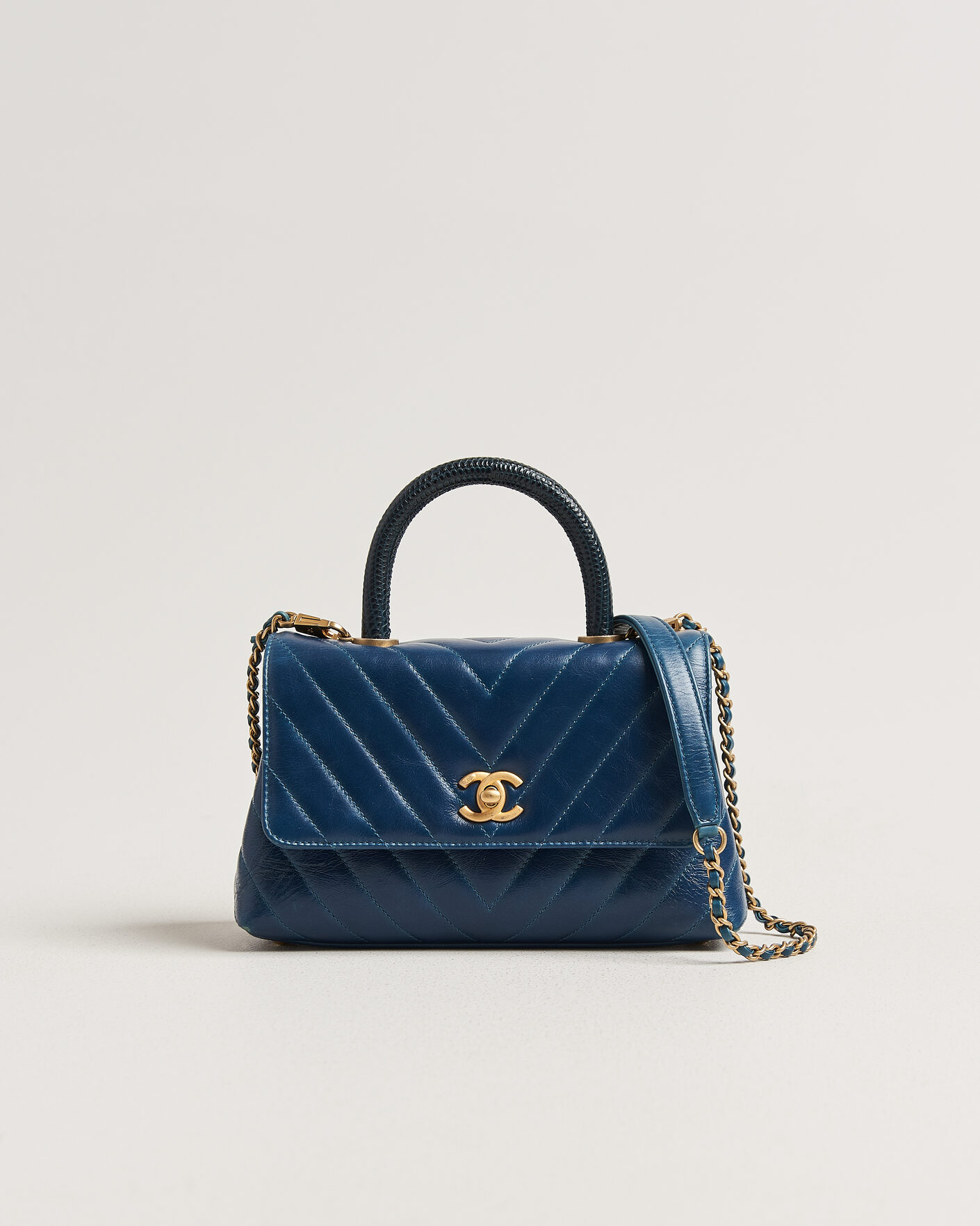 Heren | Pre-Owned & Vintage Bags | Chanel Pre-Owned | Coco Handle Chevron Bag Blue
